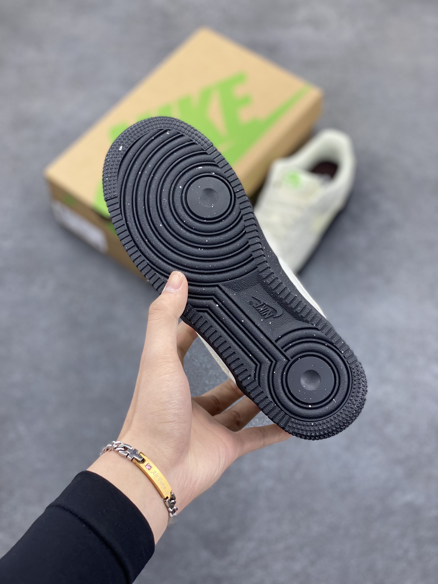 图片[5]-福利特价 Nike Air Force 1‘07 Low 帆布白 空军一号低帮休闲板鞋 原楦头原纸板 打造纯正空军版型#专注外贸渠道 全掌内置蜂窝气垫 #原盒配件 原厂中底钢印、拉帮完美 货号：FJ4160-002 尺码：35.5 36 36.5 37.5 38 38.5 39 40 40.5 41 42 42.5 43 44 44.5 45-选品中心