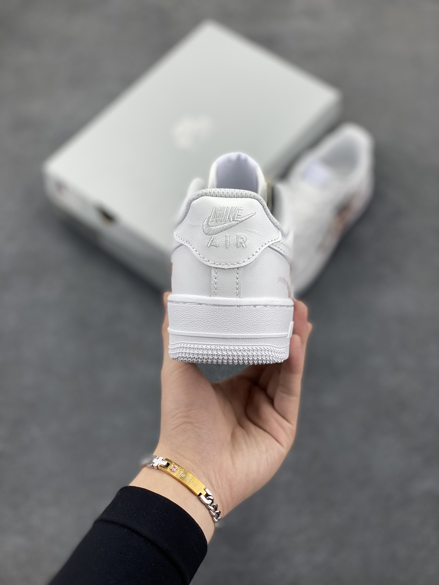 图片[4]-Nike Air Force 1 Low 空军一号低帮运动休闲板鞋 原楦头原纸板 打造纯正空军版型 专注外贸渠道 全掌内置蜂窝气垫 原盒配件 原厂中底钢印、拉帮完美 货号：CW2288-111 尺码：36 36.5 37.5 38 38.5 39 40 40.5 41 42 42.5 43 44 44.5 45-选品中心