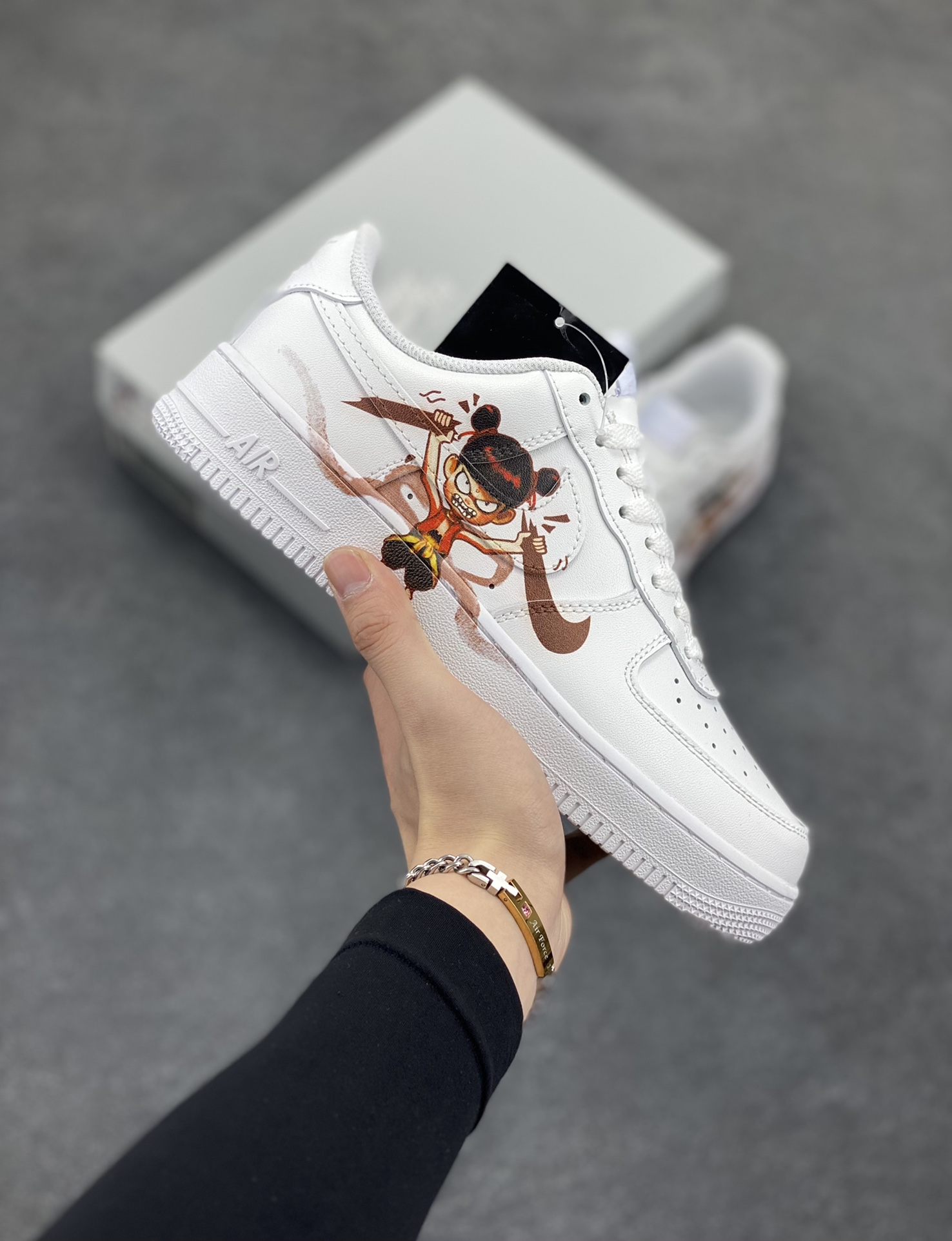 Nike Air Force 1 Low 空军一号低帮运动休闲板鞋 原楦头原纸板 打造纯正空军版型 专注外贸渠道 全掌内置蜂窝气垫 原盒配件 原厂中底钢印、拉帮完美 货号：CW2288-111 尺码：36 36.5 37.5 38 38.5 39 40 40.5 41 42 42.5 43 44 44.5 45-选品中心