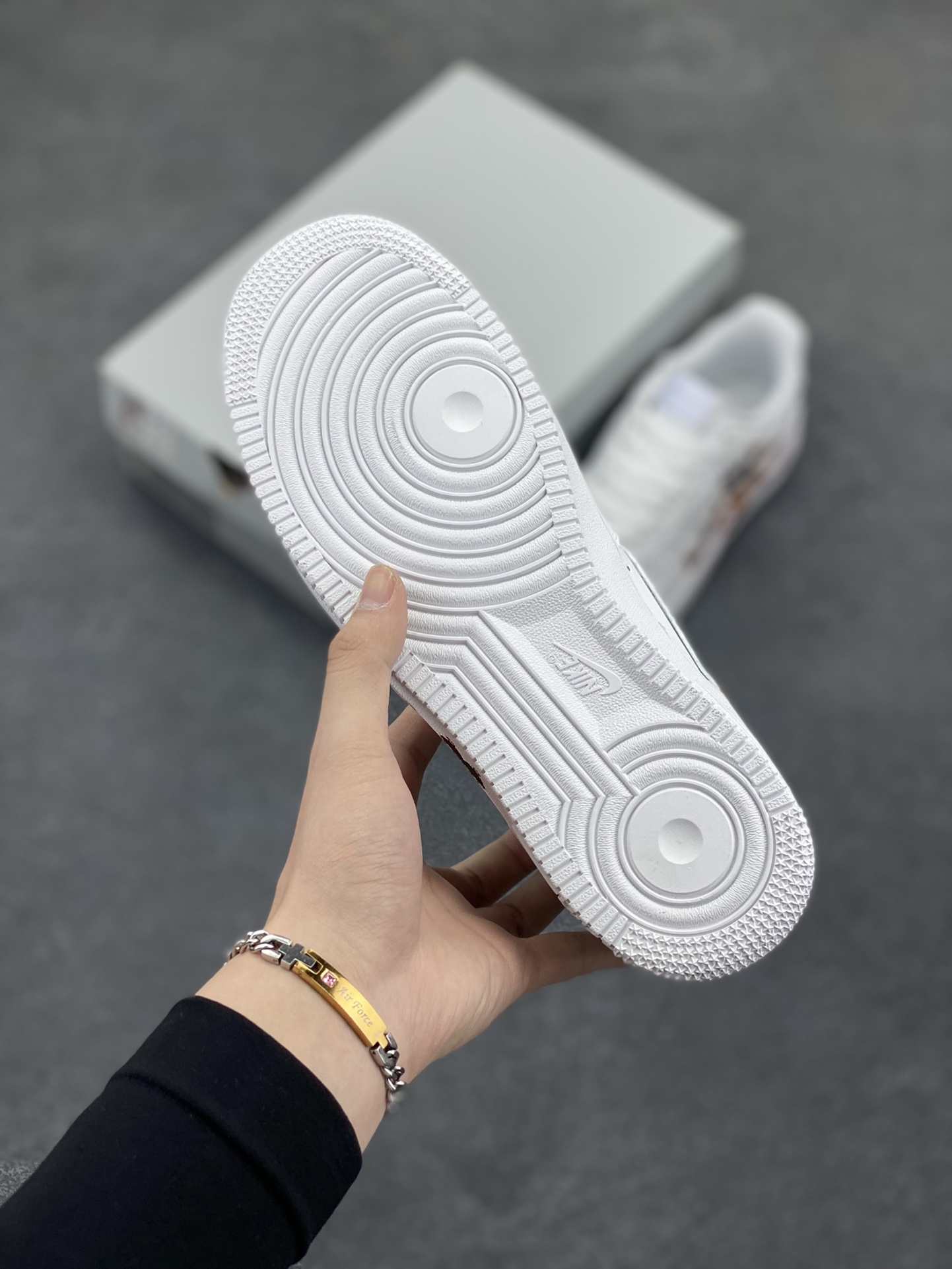 图片[5]-Nike Air Force 1 Low 空军一号低帮运动休闲板鞋 原楦头原纸板 打造纯正空军版型 专注外贸渠道 全掌内置蜂窝气垫 原盒配件 原厂中底钢印、拉帮完美 货号：CW2288-111 尺码：36 36.5 37.5 38 38.5 39 40 40.5 41 42 42.5 43 44 44.5 45-选品中心