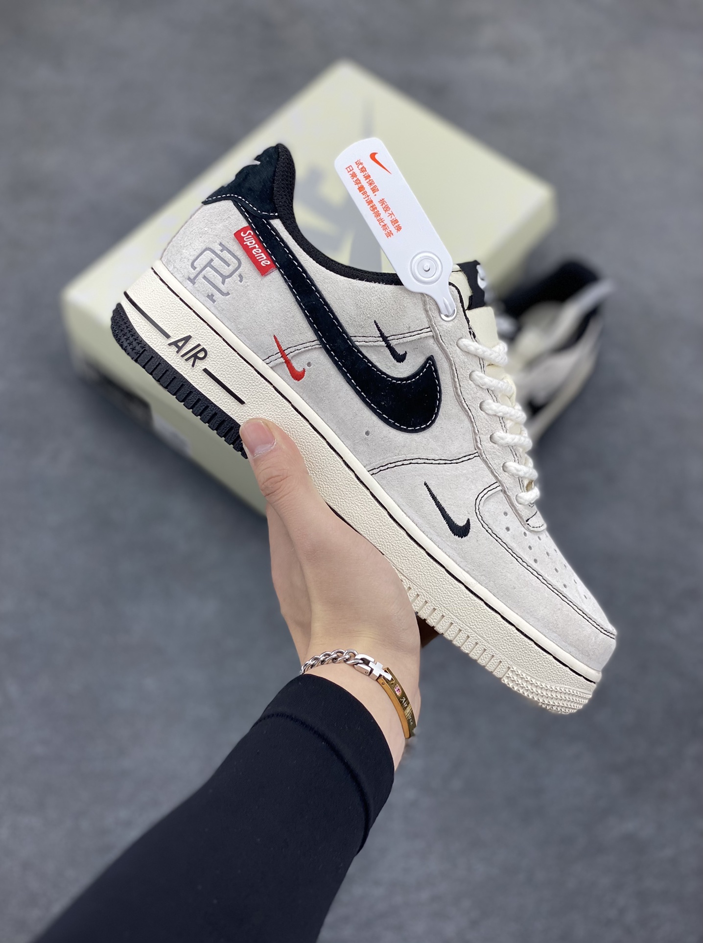 NIke Air Force 1 \'07 Low “冠军联名——双拼三小勾”空军一号 低帮 运动鞋 休闲鞋 折边针车 工艺难度大 原楦头原纸板 原装鞋盒 定制五金配件 内置全掌气垫 原厂鞋底 货号：SJ6698-021 尺码：36 36.5 37.5 38 38.5 39 40 40.5 41 42 42.5 43 44 44.5 45-选品中心