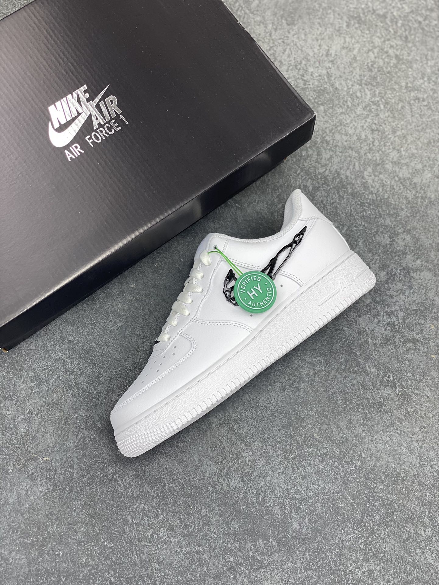 图片[7]-HY版本💯 Nike Air Force 1 Low 毒液 空军一号低帮运动休闲板鞋 原楦头原纸板 打造纯正空军版型 专注外贸渠道 全掌内置蜂窝气垫 原盒配件 原厂中底钢印、拉帮完美 货号：IF1686-101 尺码：36 36.5 37.5 38 38.5 39 40 40.5 41 42 42.5 43 44 44.5 45 46-选品中心