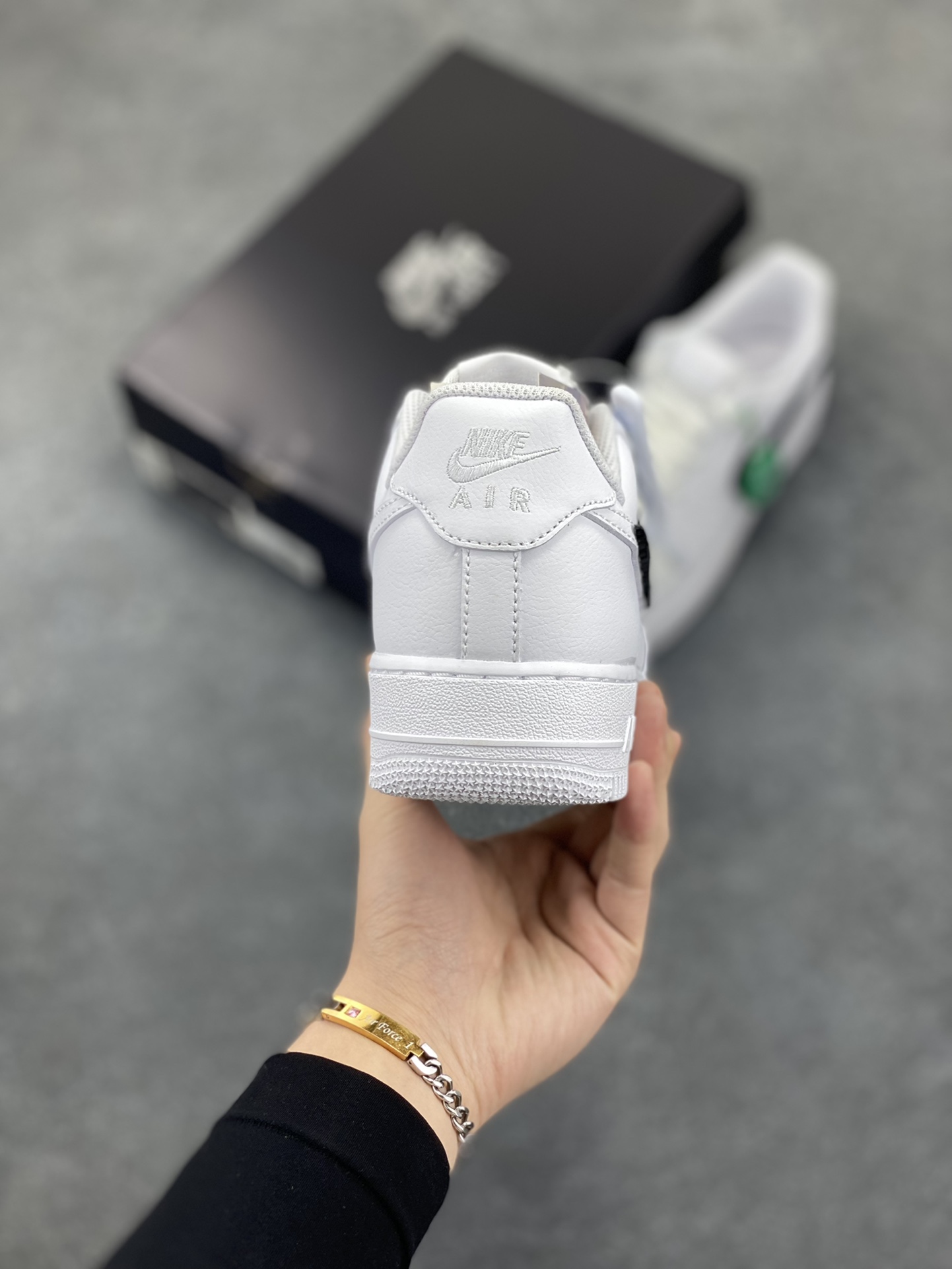 图片[4]-HY版本💯 Nike Air Force 1 Low 毒液 空军一号低帮运动休闲板鞋 原楦头原纸板 打造纯正空军版型 专注外贸渠道 全掌内置蜂窝气垫 原盒配件 原厂中底钢印、拉帮完美 货号：IF1686-101 尺码：36 36.5 37.5 38 38.5 39 40 40.5 41 42 42.5 43 44 44.5 45 46-选品中心