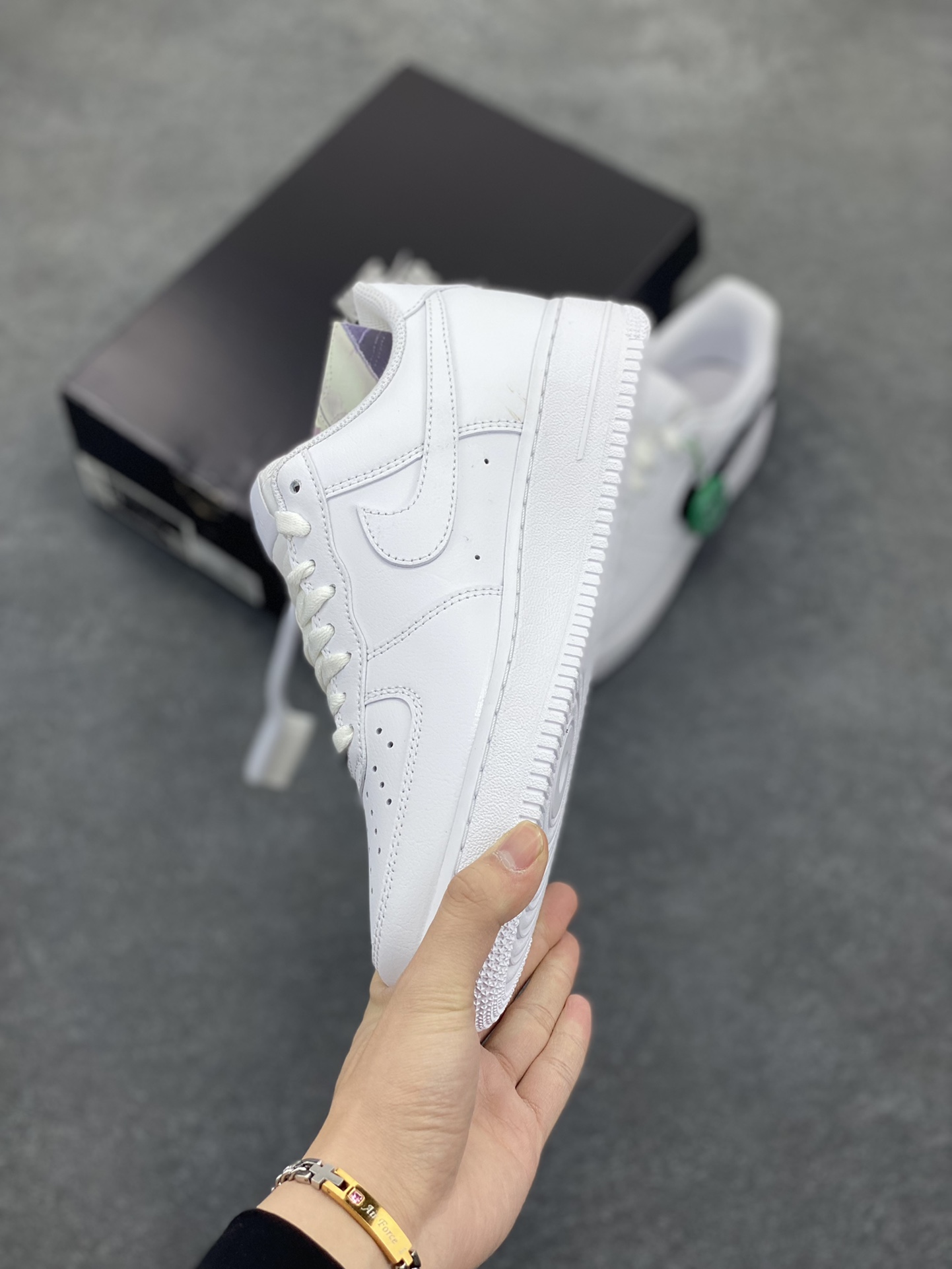 图片[3]-HY版本💯 Nike Air Force 1 Low 毒液 空军一号低帮运动休闲板鞋 原楦头原纸板 打造纯正空军版型 专注外贸渠道 全掌内置蜂窝气垫 原盒配件 原厂中底钢印、拉帮完美 货号：IF1686-101 尺码：36 36.5 37.5 38 38.5 39 40 40.5 41 42 42.5 43 44 44.5 45 46-选品中心