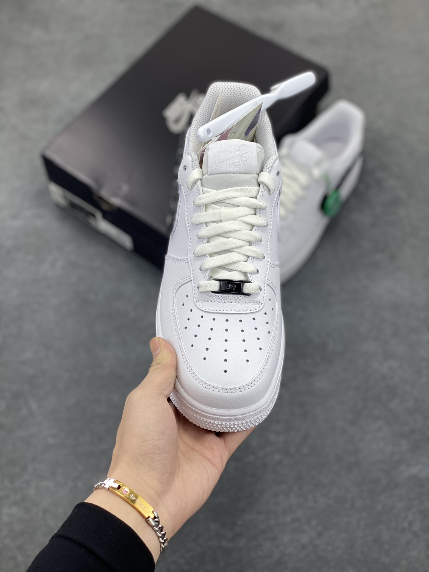 图片[2]-HY版本💯 Nike Air Force 1 Low 毒液 空军一号低帮运动休闲板鞋 原楦头原纸板 打造纯正空军版型 专注外贸渠道 全掌内置蜂窝气垫 原盒配件 原厂中底钢印、拉帮完美 货号：IF1686-101 尺码：36 36.5 37.5 38 38.5 39 40 40.5 41 42 42.5 43 44 44.5 45 46-选品中心