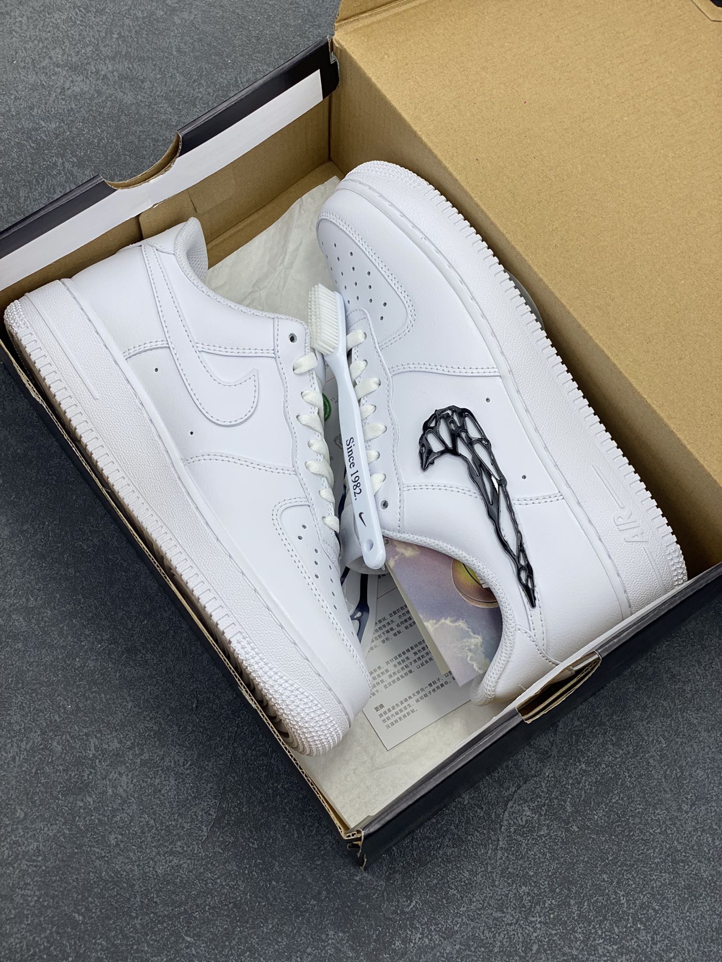 图片[9]-HY版本💯 Nike Air Force 1 Low 毒液 空军一号低帮运动休闲板鞋 原楦头原纸板 打造纯正空军版型 专注外贸渠道 全掌内置蜂窝气垫 原盒配件 原厂中底钢印、拉帮完美 货号：IF1686-101 尺码：36 36.5 37.5 38 38.5 39 40 40.5 41 42 42.5 43 44 44.5 45 46-选品中心