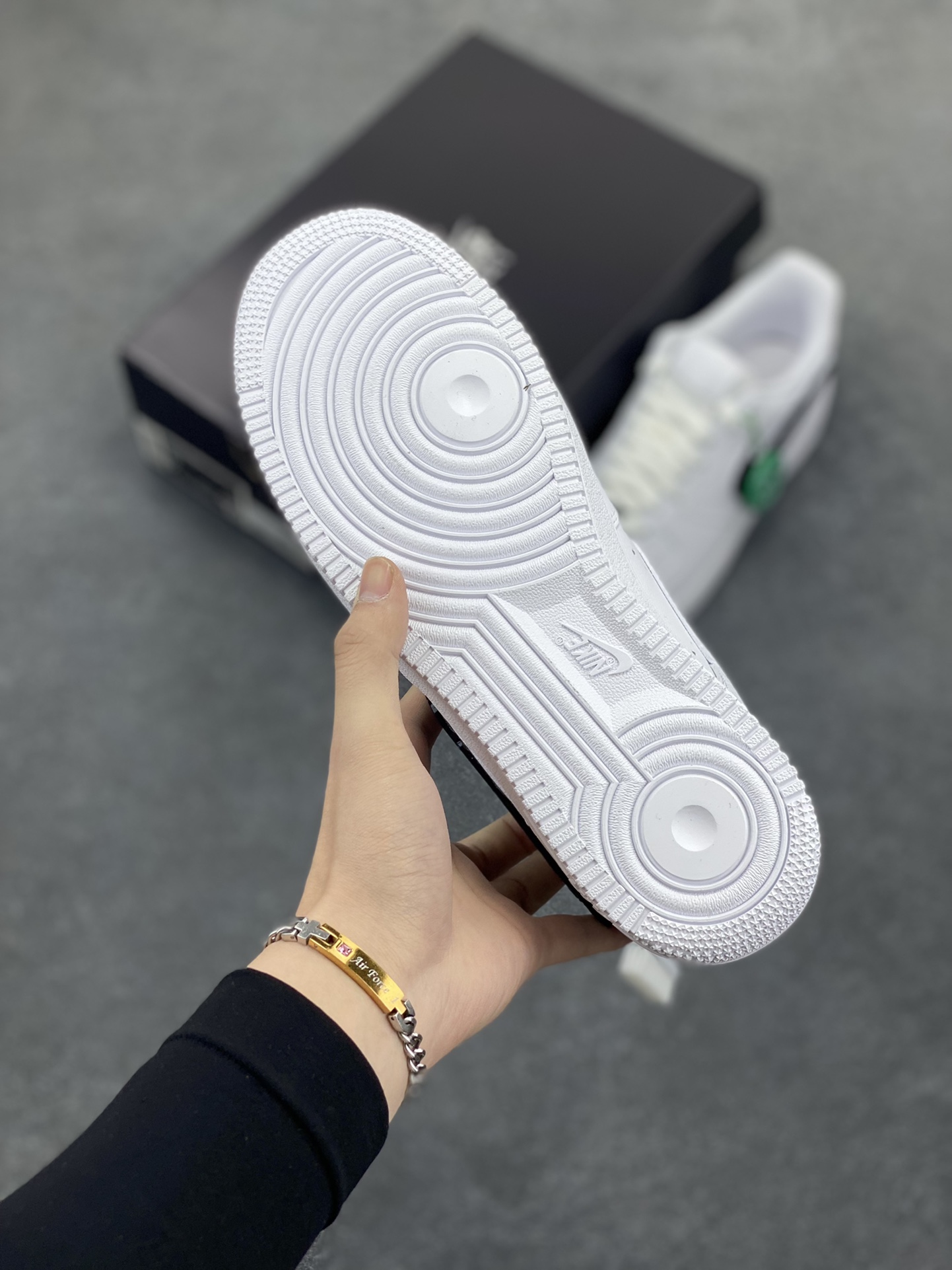 图片[5]-HY版本💯 Nike Air Force 1 Low 毒液 空军一号低帮运动休闲板鞋 原楦头原纸板 打造纯正空军版型 专注外贸渠道 全掌内置蜂窝气垫 原盒配件 原厂中底钢印、拉帮完美 货号：IF1686-101 尺码：36 36.5 37.5 38 38.5 39 40 40.5 41 42 42.5 43 44 44.5 45 46-选品中心