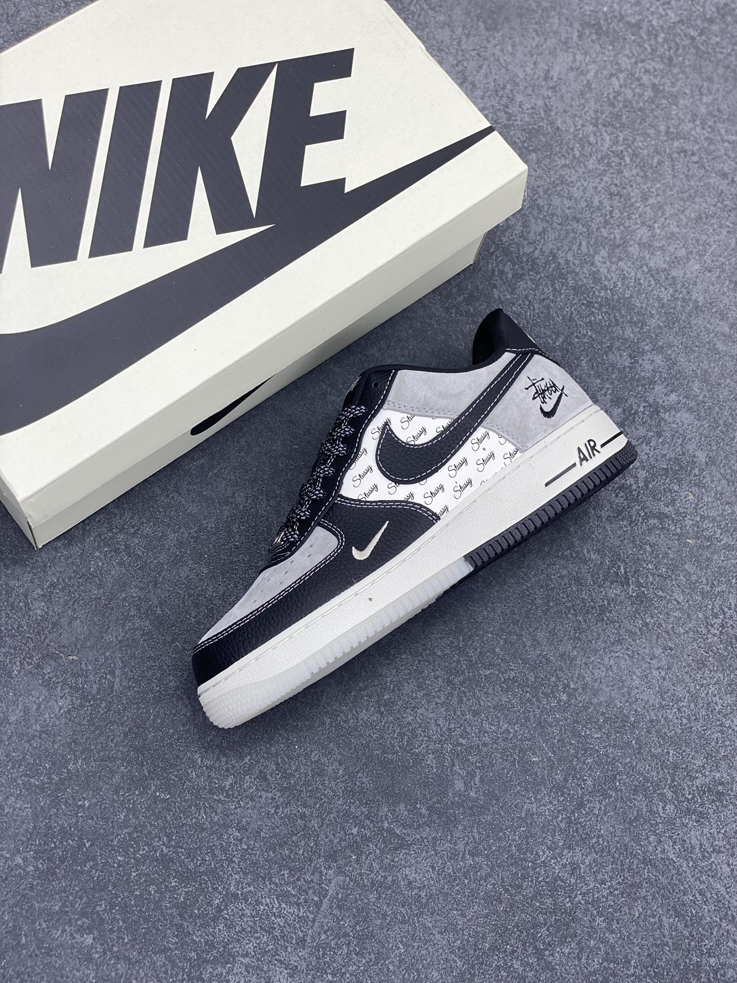 图片[7]-NIke Air Force 1 \’07 Low “斯图西联名——双拼黑荔纹”空军一号 低帮 运动鞋 休闲鞋 折边针车 工艺难度大 原楦头原纸板 原装鞋盒 定制五金配件 内置全掌气垫 原厂鞋底 货号：CH6336-518 尺码：36 36.5 37.5 38 38.5 39 40 40.5 41 42 42.5 43 44 44.5 45-选品中心