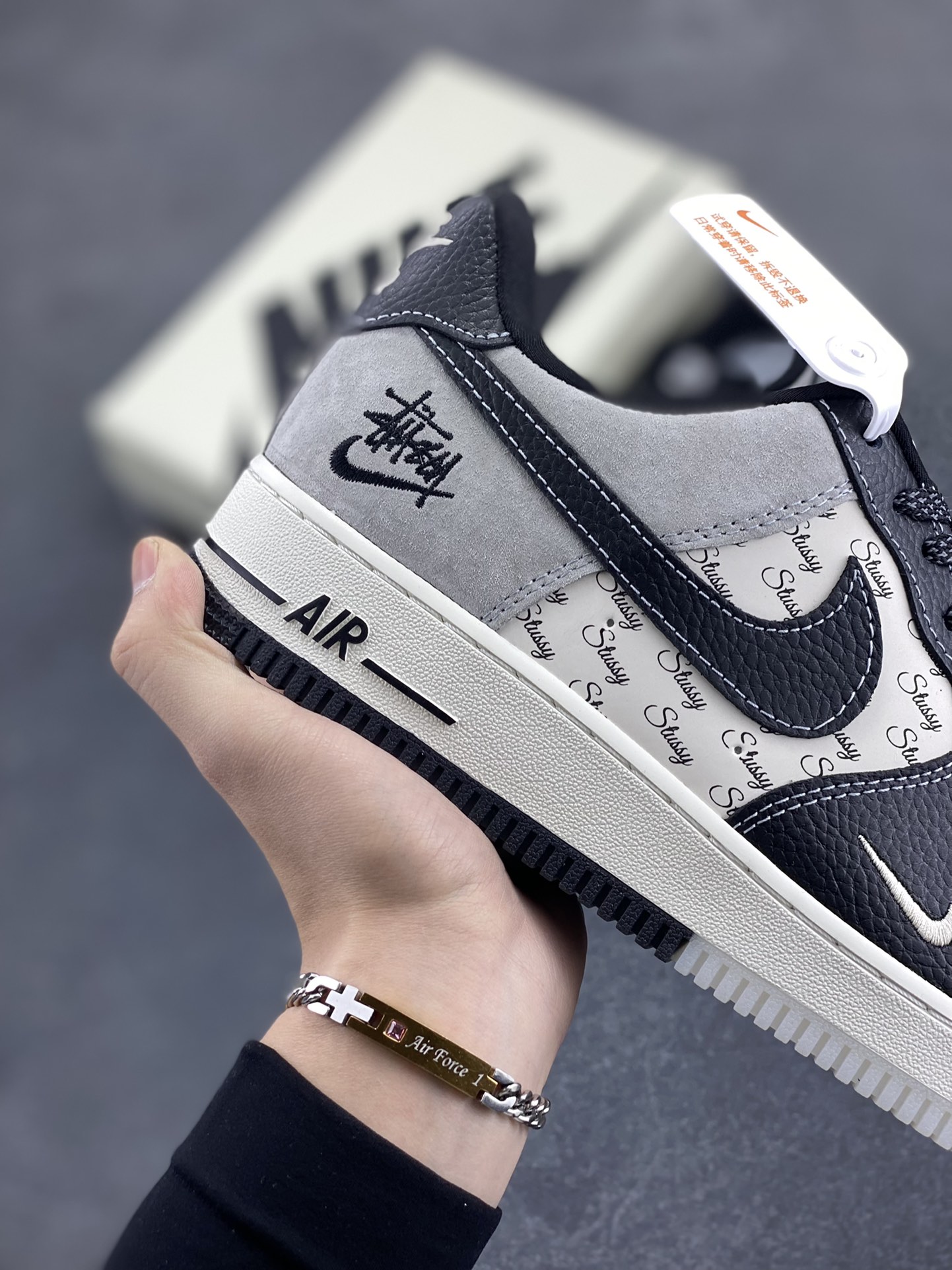 图片[6]-NIke Air Force 1 \’07 Low “斯图西联名——双拼黑荔纹”空军一号 低帮 运动鞋 休闲鞋 折边针车 工艺难度大 原楦头原纸板 原装鞋盒 定制五金配件 内置全掌气垫 原厂鞋底 货号：CH6336-518 尺码：36 36.5 37.5 38 38.5 39 40 40.5 41 42 42.5 43 44 44.5 45-选品中心