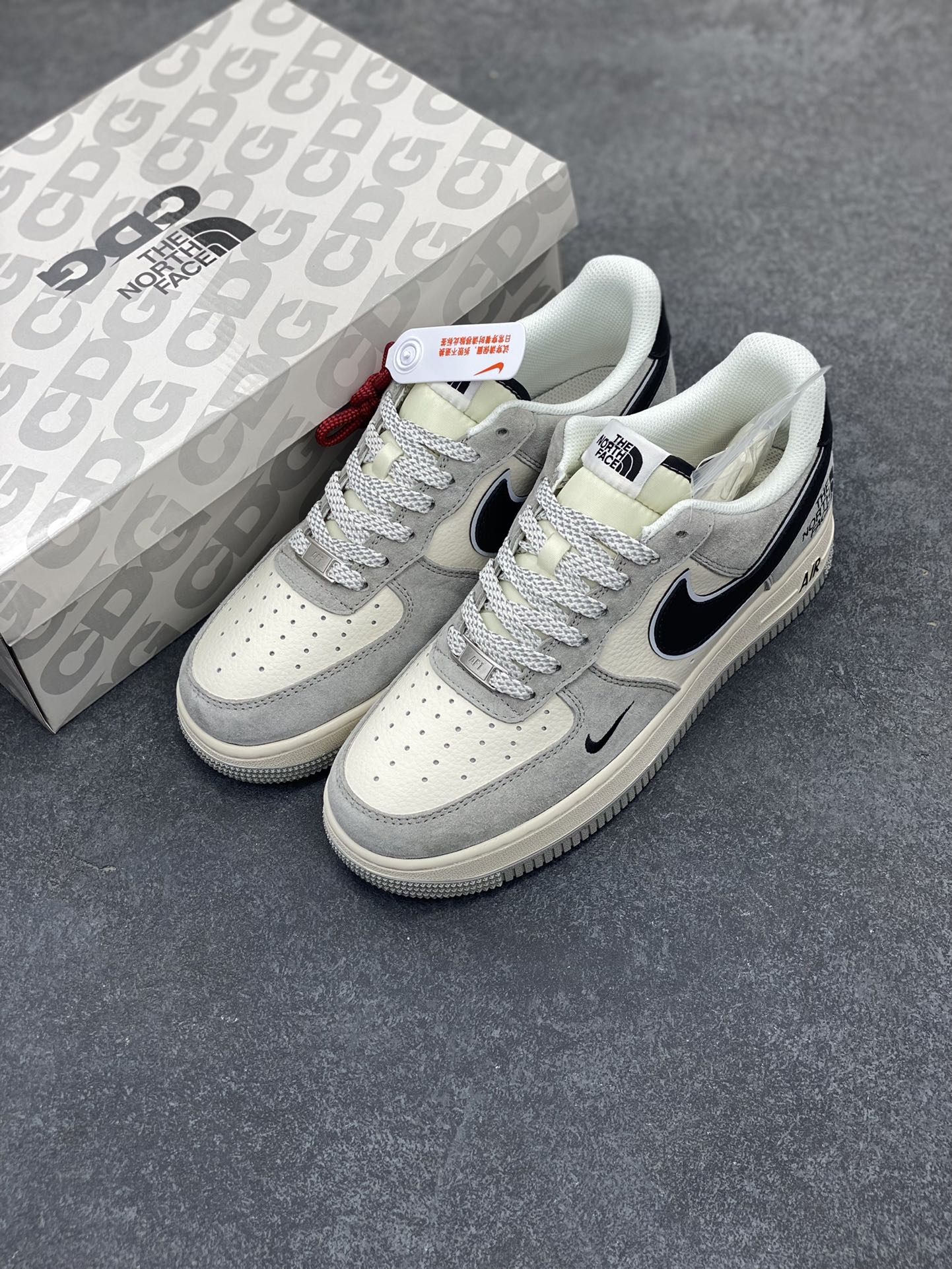 图片[8]-NIke Air Force 1 \’07 Low “北面联名——灰底灰猪八”空军一号 低帮 运动鞋 休闲鞋 折边针车 工艺难度大 原楦头原纸板 原装鞋盒 定制五金配件 内置全掌气垫 原厂鞋底 货号：XZ6188-763 尺码：36 36.5 37.5 38 38.5 39 40 40.5 41 42 42.5 43 44 44.5 45-选品中心