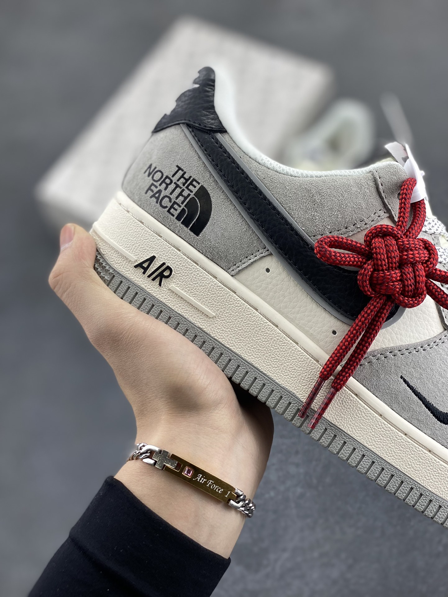 图片[6]-NIke Air Force 1 \’07 Low “北面联名——灰底灰猪八”空军一号 低帮 运动鞋 休闲鞋 折边针车 工艺难度大 原楦头原纸板 原装鞋盒 定制五金配件 内置全掌气垫 原厂鞋底 货号：XZ6188-763 尺码：36 36.5 37.5 38 38.5 39 40 40.5 41 42 42.5 43 44 44.5 45-选品中心