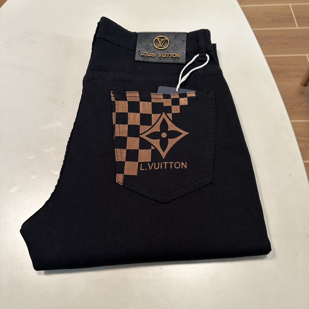 NO:513464,25 new LV Louis Vuitton exclusively for new jeans, high-end version!  Customized fabrics for counters are breathable and comfortable, with impeccable details, and the brand element design concept reflects high quality. The feel is delicate and soft!  It is casually cut, with a great upper body style!  29-40, louis vuitton,louis vuitton,jeans,alexander wang1986090925新款LV 路易威登独家专供新款 牛仔裤,高端版本！专柜定制面料 透气舒适度高,细节无可挑剔,品牌元素设计理念,体现高品质.手感细腻柔软！呈现休闲裁剪,上身版型超赞！ 码数29-40,,louis vuitton,louis vuitton,jeans,alexander wang,Men's clothing