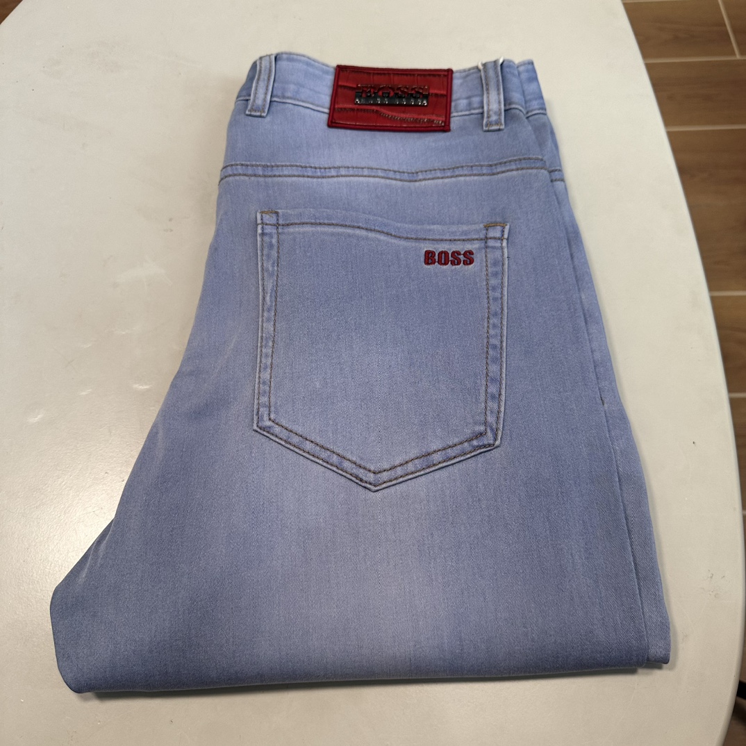 NO:413149,25 new BOSS exclusively available for new jeans, high-end version!  Customized fabrics for counters are breathable and comfortable, with impeccable details, and the brand element design concept reflects high quality. The feel is delicate and soft!  It is casually cut, with a great upper body style!  29-40 yards, jeans,alexander wang1986090925新款BOSS独家专供新款 牛仔裤,高端版本！专柜定制面料 透气舒适度高,细节无可挑剔,品牌元素设计理念,体现高品质.手感细腻柔软！呈现休闲裁剪,上身版型超赞！ 码数29-40,,jeans,alexander wang,Men's clothing