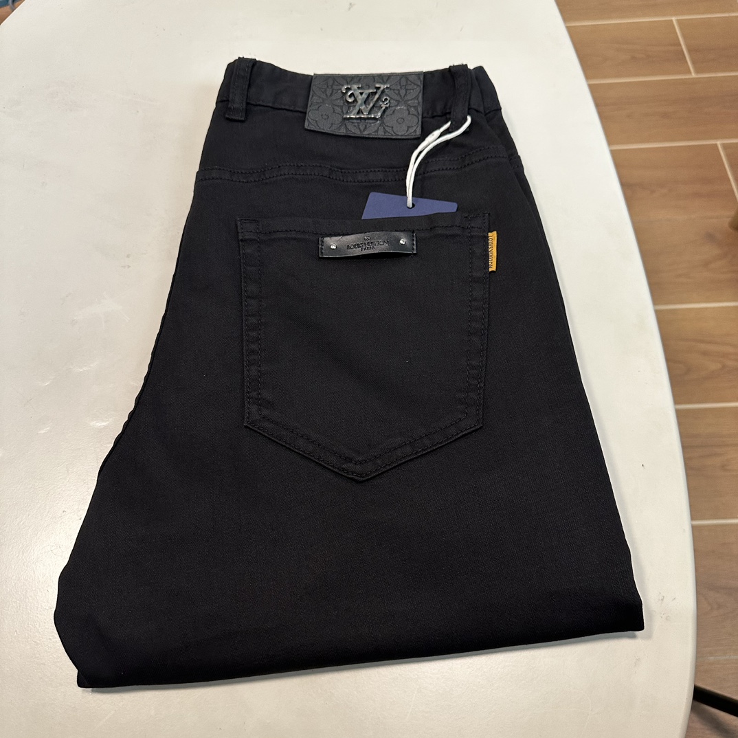 NO:429020,25 new LV Louis Vuitton exclusively for new jeans, high-end version!  Customized fabrics for counters are breathable and comfortable, with impeccable details, and the brand element design concept reflects high quality. The feel is delicate and soft!  It is casually cut, with a great upper body style!  29-40, louis vuitton,louis vuitton,jeans,alexander wang1986090925新款LV 路易威登独家专供新款 牛仔裤,高端版本！专柜定制面料 透气舒适度高,细节无可挑剔,品牌元素设计理念,体现高品质.手感细腻柔软！呈现休闲裁剪,上身版型超赞！ 码数29-40,,louis vuitton,louis vuitton,jeans,alexander wang,Men's clothing