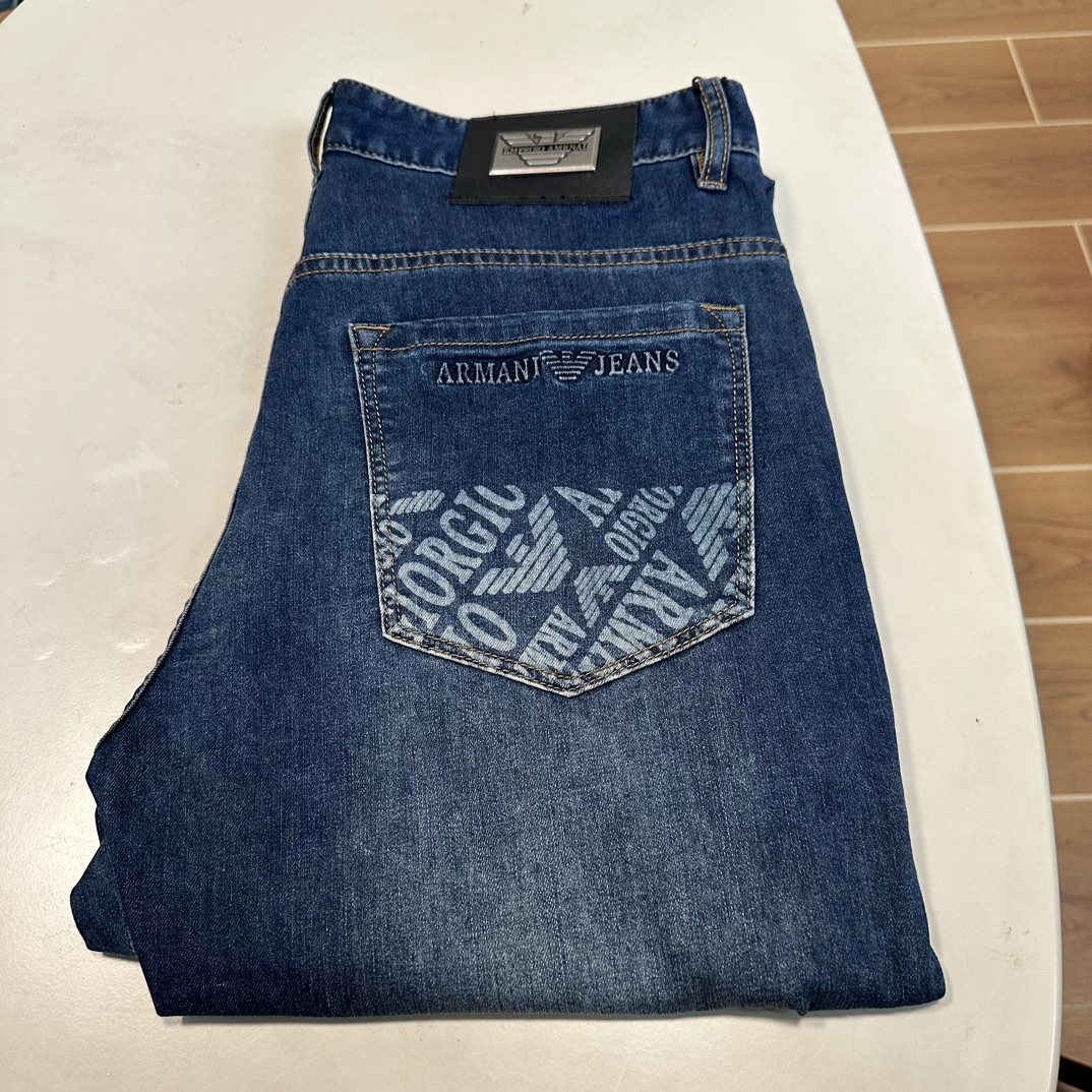 NO:430782,25 new Armani exclusively for new jeans, high-end version!  Customized fabrics for counters are breathable and comfortable, with impeccable details, and the brand element design concept reflects high quality. The feel is delicate and soft!  It is casually cut, with a great upper body style!  Number of codes 29-40, Armani, jeans, alexander wang1986090925新款阿玛尼独家专供新款 牛仔裤,高端版本！专柜定制面料 透气舒适度高,细节无可挑剔,品牌元素设计理念,体现高品质.手感细腻柔软！呈现休闲裁剪,上身版型超赞！ 码数29-40,,armani,jeans,alexander wang,Men's clothing