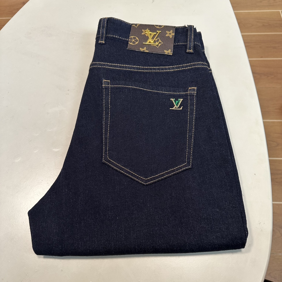 NO:430774,25 new LV Louis Vuitton exclusively for new jeans, high-end version!  Customized fabrics for counters are breathable and comfortable, with impeccable details, and the brand element design concept reflects high quality. The feel is delicate and soft!  It is casually cut, with a great upper body style!  29-40, louis vuitton,louis vuitton,jeans,alexander wang1986090925新款LV 路易威登独家专供新款 牛仔裤,高端版本！专柜定制面料 透气舒适度高,细节无可挑剔,品牌元素设计理念,体现高品质.手感细腻柔软！呈现休闲裁剪,上身版型超赞！ 码数29-40,,louis vuitton,louis vuitton,jeans,alexander wang,Men's clothing