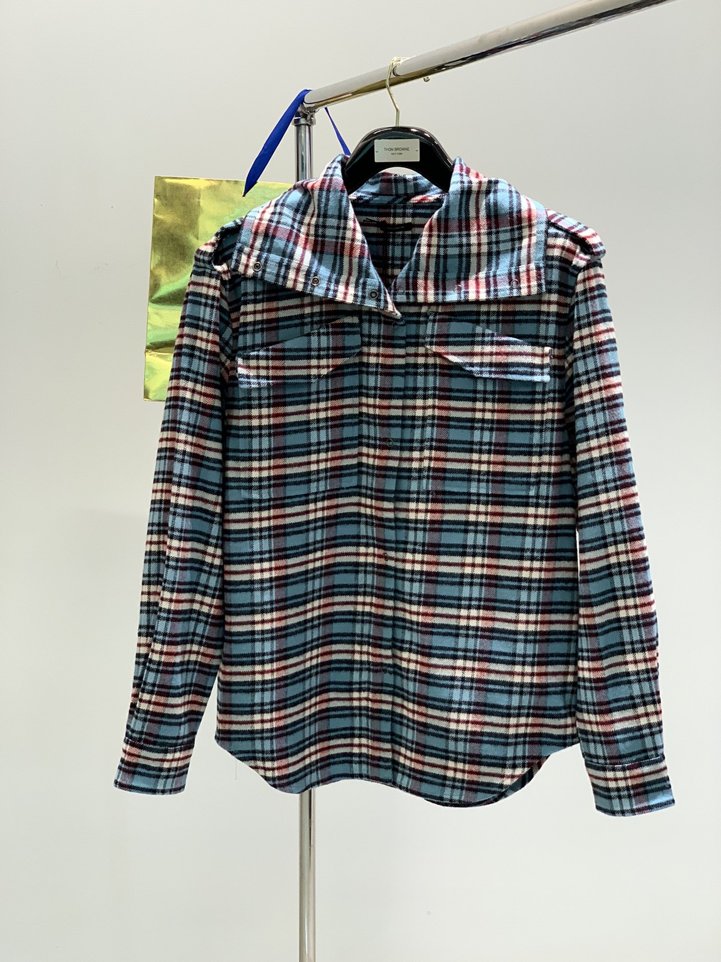 NO:119708,,R13, new spring products, special counters are available at the same time, original singles, fashionable casual shirt jackets, imported original fabrics, top-grade printed craft letter pattern logo, unique design, counter looks, fashionable and handsome upper body, original hardware accessories decoration, code S-XL,, jackets & coats, shirts, alexander wang19860909,R13,春季新品,专柜同步有售,原单狠货,时尚休闲衬衫外套,采用进口原版面料,顶级印花工艺字母图案logo,独特设计,专柜卖相,上身时尚帅气,原版五金辅料装饰,码数S-XL,,jackets & coats,shirts,alexander wang,Men's clothing