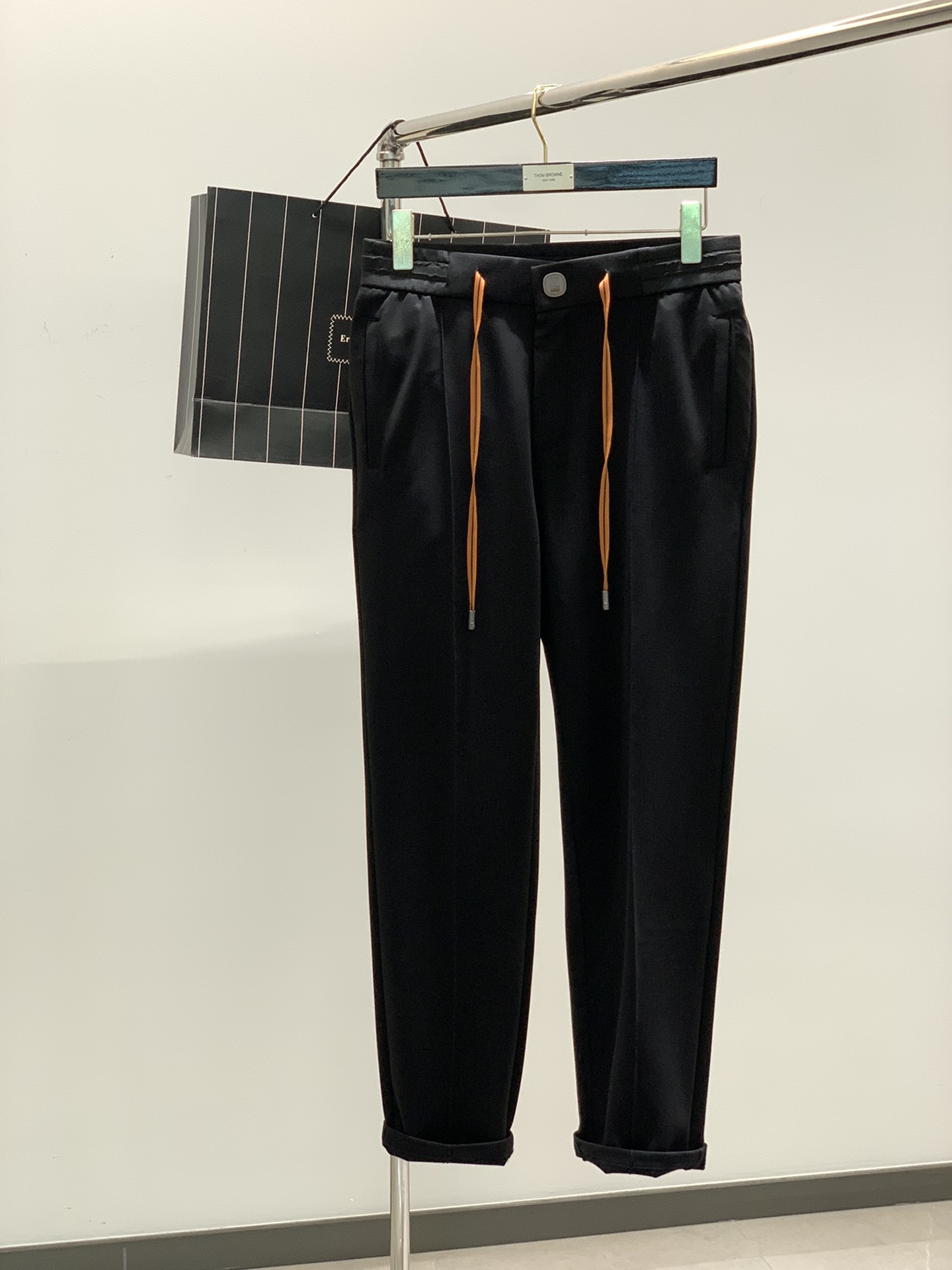 NO:119704,,Zegna Zegna, the latest spring products, special counters are available at the same time, original singles, fashionable casual pants, imported original fabrics, comfortable and breathable upper body, simple and easy to match, metal letter pattern decorative logo, original hardware and auxiliary materials decoration, extremely high grade, handsome and stylish upper body, 3 colors recommendation, code number M-3XL, zegna, alexander wang19860909,Zegna 杰尼亚,春季最新品,专柜同步有售,原单狠货,时尚休闲裤,进口原版面料,上身舒适透气,简约易搭配,金属字母图案装饰logo,原版五金辅料装饰,档次极高,上身帅气有型,3色推荐,码数M-3XL,,zegna,alexander wang,Men's clothing