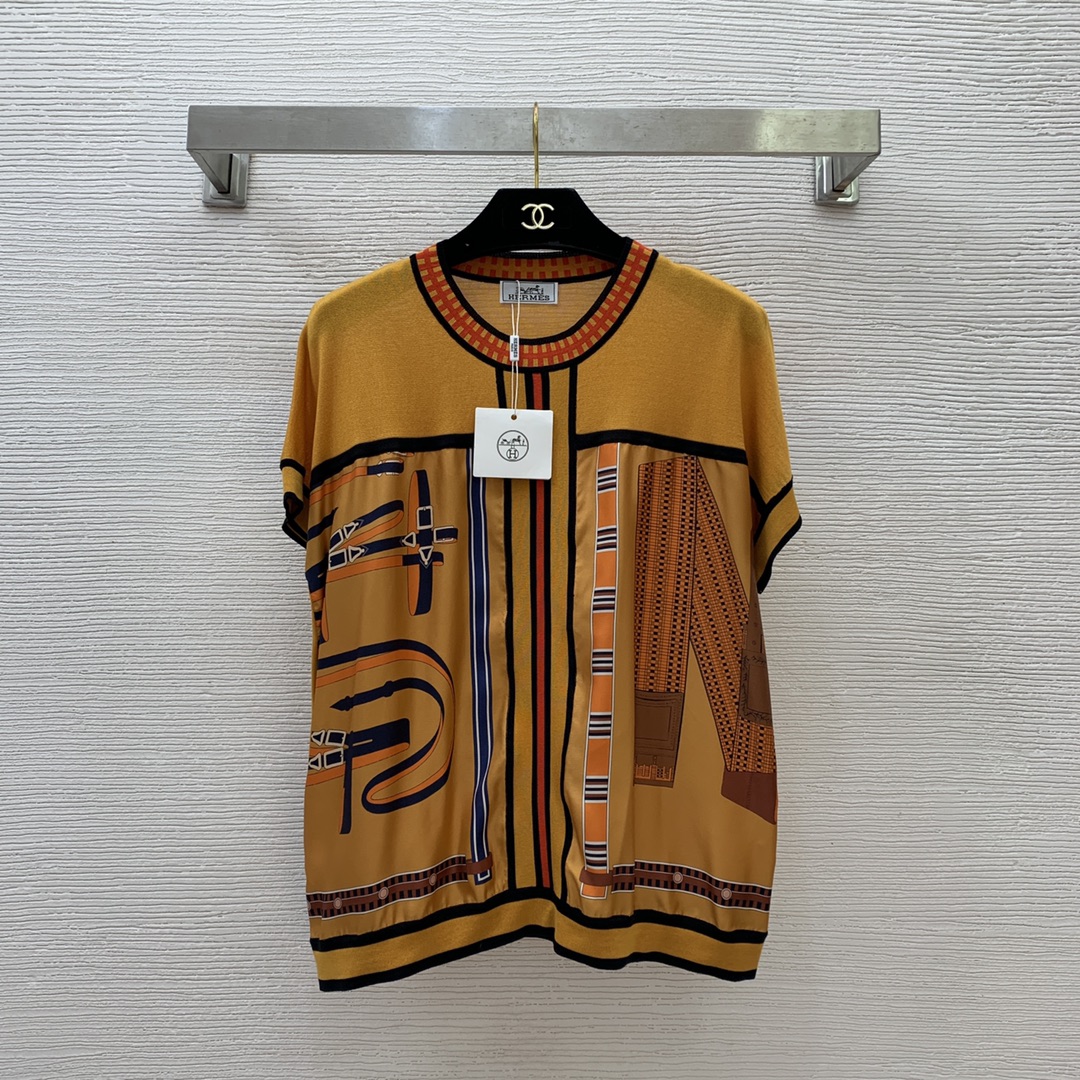 NO:307625,Model number G25021728 Hermè* new high-end custom fabric 19 Mmi silk twill spliced ​​knitted fabric, geometric pattern printed round neck pullover short-sleeved sweater top!  Orange, black, (M size shoulder width 60, bust 100, length 59), hermes, T-shirt, real silk, alexander wang19860909款号G25021728 Hermè*新款 高端定制面料19姆米真丝斜纹绸拼接针织面料、几何图案印花圆领套头短袖针织衫上衣！桔色、黑色、（M码肩宽60,胸围100,衣长59）,,hermes,T-shirt,real silk,alexander wang,Women's clothing
