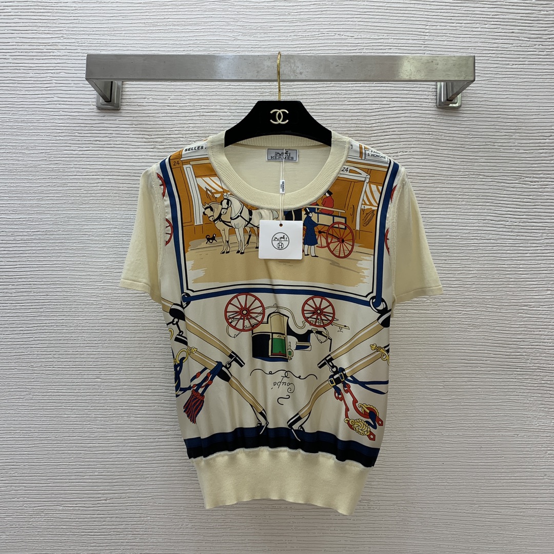 NO:307623,Model number G25021735 Hermè* new high-end custom fabric front piece 19 Mmè silk twill spliced ​​back piece plaid knit fabric, carriage pattern printed round neck pullover short-sleeved sweater top!  Blue, apricot, (Size S bust 92, sleeve length 20, clothing length 55), hermes, T-shirt, real silk, alexander wang19860909款号G25021735 Hermè*新款高端定制面料前片19姆米真丝斜纹绸拼接后片格纹针织面料、马车图案印花圆领套头短袖针织衫上衣！蓝色、杏色、（S码胸围92,袖长20,衣长55）,,hermes,T-shirt,real silk,alexander wang,Women's clothing