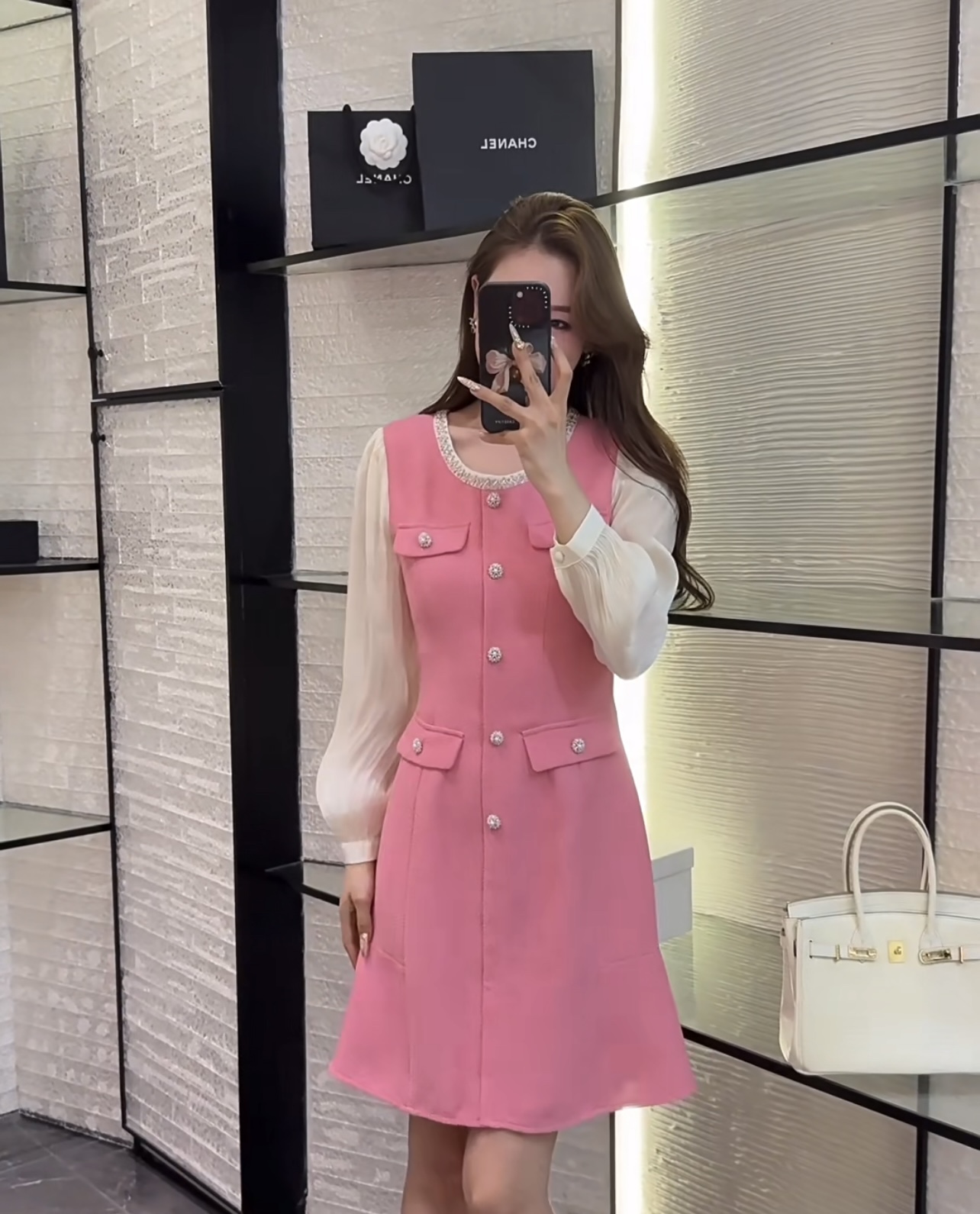 NO:307626,Model number G25021767 Chane* new high-end custom pearl inlaid diamond buckle decorative perspective chiffon sleeve spliced ​​slim fit and slim small fragrance dress!  Pink, black, (S-size bust 82, waist 70, sleeve length 58, skirt length 89, chanel, skirt, alexander wang19860909款号G25021767 Chane*新款高端定制珍珠镶钻花扣装饰透视雪纺纱袖拼接修身显瘦小香风连衣裙！粉色、黑色、（S码胸围82,腰围70,袖长58,裙长89,,chanel,skirts,alexander wang,Women's clothing