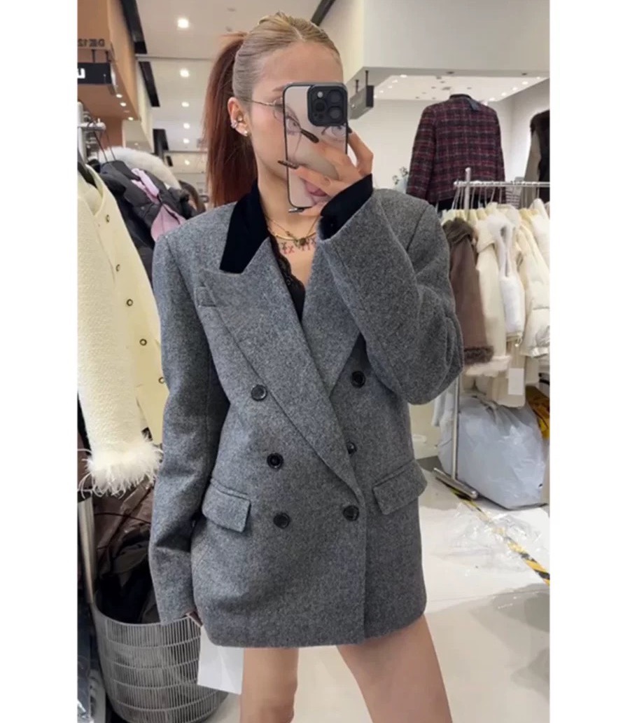 NO:307628,Model number G24021788 Saint Laurent YSL* new high-end version, high-quality quality!  Velvet contrasting color splicing double-breasted fashionable and versatile wool blazer!  Gray, (M size bust 100, sleeve length 58, clothing length 70), saint laurent, saint laurent, jackets & coats, business suit, alexander wang19860909款号G24021788 圣罗兰YSL*新款高版本 精品质量！丝绒撞色拼接双排扣时尚百搭羊毛西装外套！灰色、（M码胸围100,袖长58,衣长70）,,saint laurent,saint laurent,jackets & coats,business suit,alexander wang,Women's clothing