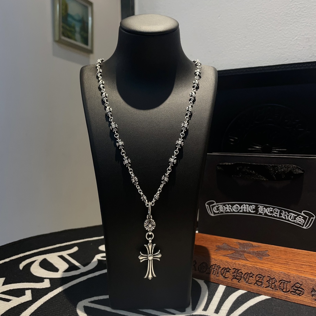 NO:105037,Douyin/Kuaishou/ins/Xiaohongshu/Live Hot, New [Counter Quality] Chrome Hearts Croxin Cross Flower Necklace, Cross Pendant, Concave and Convex and Convex Scout Flowers present unique to others Cross Scout Flowers are Croxin's ambitions, so they last longer. Genuine version of Chrome Hearts Croxin, different market light version, benchmark quality, look at the details of the letter printing, retro old gray oxygen level. Seiko version!  !  !  Pure handmade ~ Authentic model opening must-have fashion and fashion, both men and women can wear it, same style for couples, original official website, rock punk style silver style, retro elements, trendy and versatile!  , jewelry boutique, chrome hearts, chrome hearts, necklace19860909抖音/快手/ins/小红书/直播热门 ,新款【专柜品质】Chrome Hearts克罗心十字花项链 ,十字架吊坠,凹凸造型不同的花纹设计风格 呈现出与众不同 十字架 童军花是克罗心的志 所以更经久不衰 正品打版Chrome Hearts克罗心 区别市场普通轻版 对版对标品质 看字印细节 复古做旧灰氧程度.精工版本！！！ 纯手工打造 ～正品开模潮流时尚必备 男女均可佩戴 情侣同款 官网原版 摇滚朋克泰银风格 复古元素 潮流百搭！,饰品精品,chrome hearts,chrome hearts,necklace,Jewelry