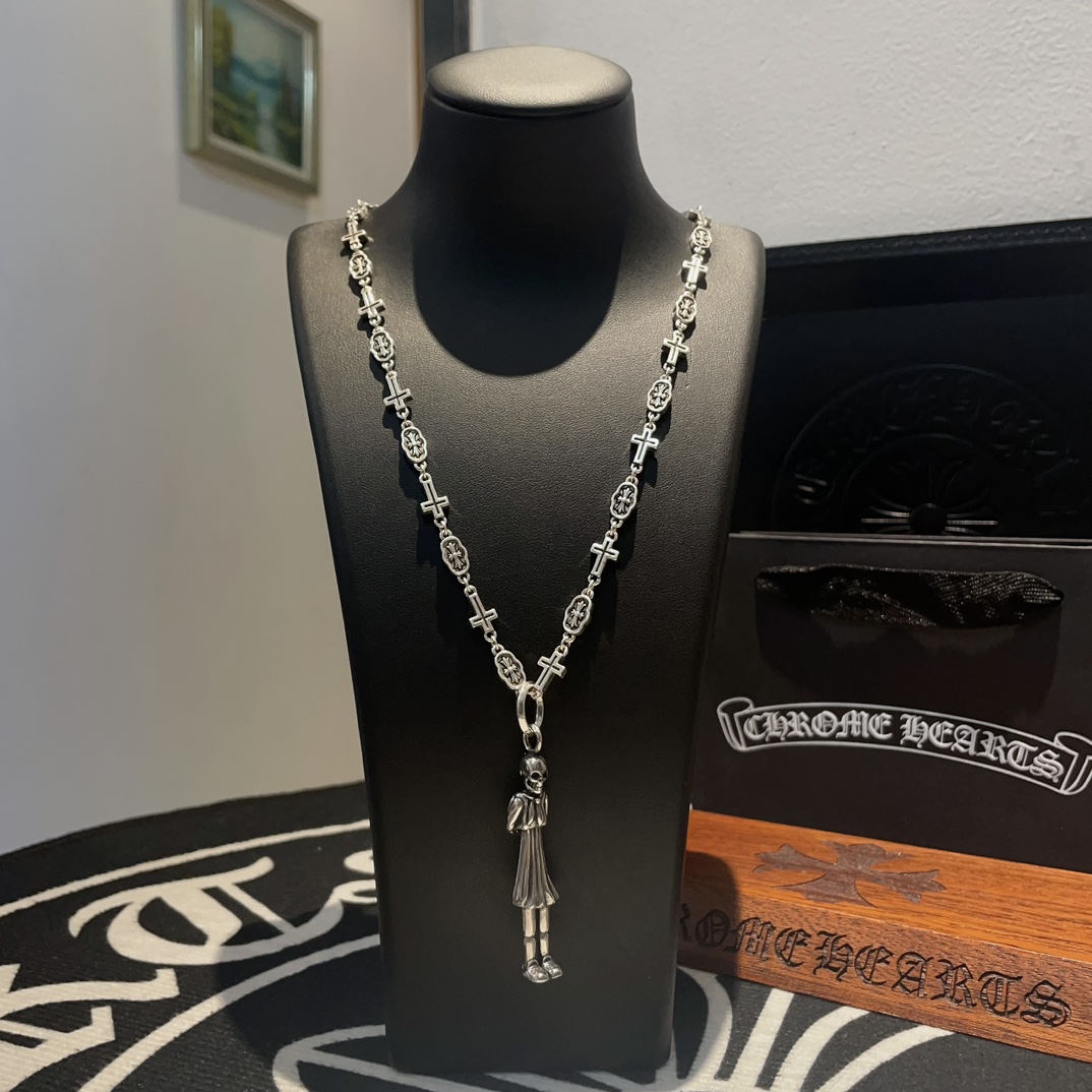 NO:105045,Douyin/Kuaishou/ins/Xiaohongshu/Live Hot, New [Counter Quality] Chrome Hearts Cross Necklace, Skull Girl Pendant, Different Concave and Convex and Convex Scout Flowers are Croxin's ambitions, so they last forever. Genuine version of Chrome Hearts Croxin, different market light version, benchmark quality, look at the details of the letter printing, retro old gray oxygen level. Seiko version!  !  !  Pure handmade ~ Authentic model opening must-have fashion and fashion, both men and women can wear it, same style for couples, original official website, rock punk style silver style, retro elements, trendy and versatile!  , jewelry boutique, chrome hearts, chrome hearts, necklace19860909抖音/快手/ins/小红书/直播热门 ,新款【专柜品质】Chrome Hearts克罗心十字架项链 ,骷髅头女孩吊坠,凹凸造型不同的花纹设计风格 呈现出与众不同 十字架 童军花是克罗心的志 所以更经久不衰 正品打版Chrome Hearts克罗心 区别市场普通轻版 对版对标品质 看字印细节 复古做旧灰氧程度.精工版本！！！ 纯手工打造 ～正品开模潮流时尚必备 男女均可佩戴 情侣同款 官网原版 摇滚朋克泰银风格 复古元素 潮流百搭！,饰品精品,chrome hearts,chrome hearts,necklace,Jewelry