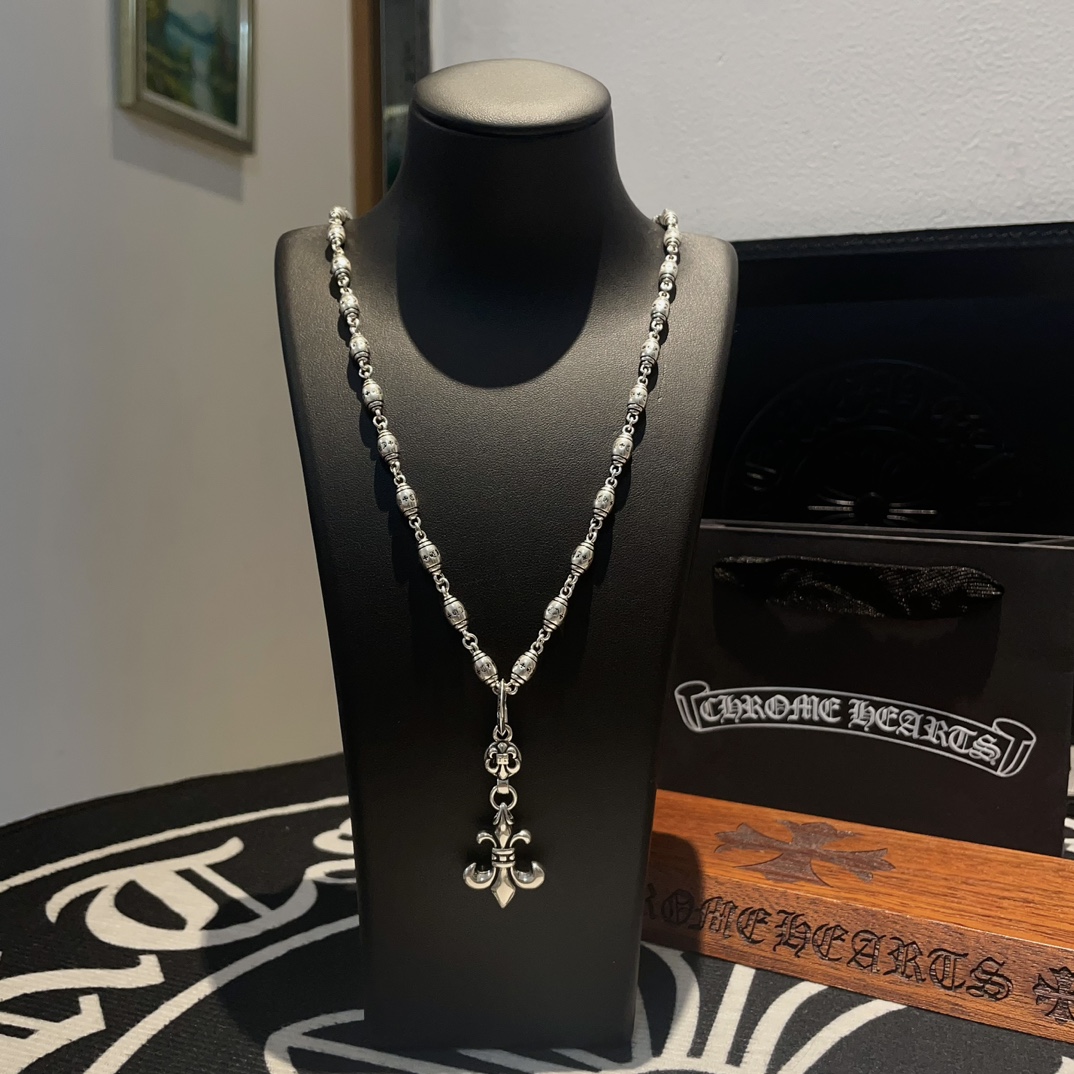 NO:105053,Douyin/Kuaishou/ins/Xiaohongshu/Live Hot, New [Counter Quality] Chrome Hearts Croxin Flower Ball Necklace, Scout Flower Pendant, Different Concave and Convex and Convex Scout Flowers present uniqueness Cross Scout Flowers are Croxin's ambitions, so they last longer. Genuine version of Chrome Hearts Croxin, differentiated from the market, benchmarked on the quality of the version, looked at the details of the letter printing, retro, old gray oxygen level. Seiko version!  !  !  Pure handmade ~ Authentic model opening must-have fashion and fashion, both men and women can wear it, same style for couples, original official website, rock punk style silver style, retro elements, trendy and versatile!  , jewelry boutique, chrome hearts, chrome hearts, necklace19860909抖音/快手/ins/小红书/直播热门 ,新款【专柜品质】Chrome Hearts克罗心花球项链 ,童军花吊坠,凹凸造型不同的花纹设计风格 呈现出与众不同 十字架 童军花是克罗心的志 所以更经久不衰 正品打版Chrome Hearts克罗心 区别市场普通轻版 对版对标品质 看字印细节 复古做旧灰氧程度.精工版本！！！ 纯手工打造 ～正品开模潮流时尚必备 男女均可佩戴 情侣同款 官网原版 摇滚朋克泰银风格 复古元素 潮流百搭！,饰品精品,chrome hearts,chrome hearts,necklace,Jewelry
