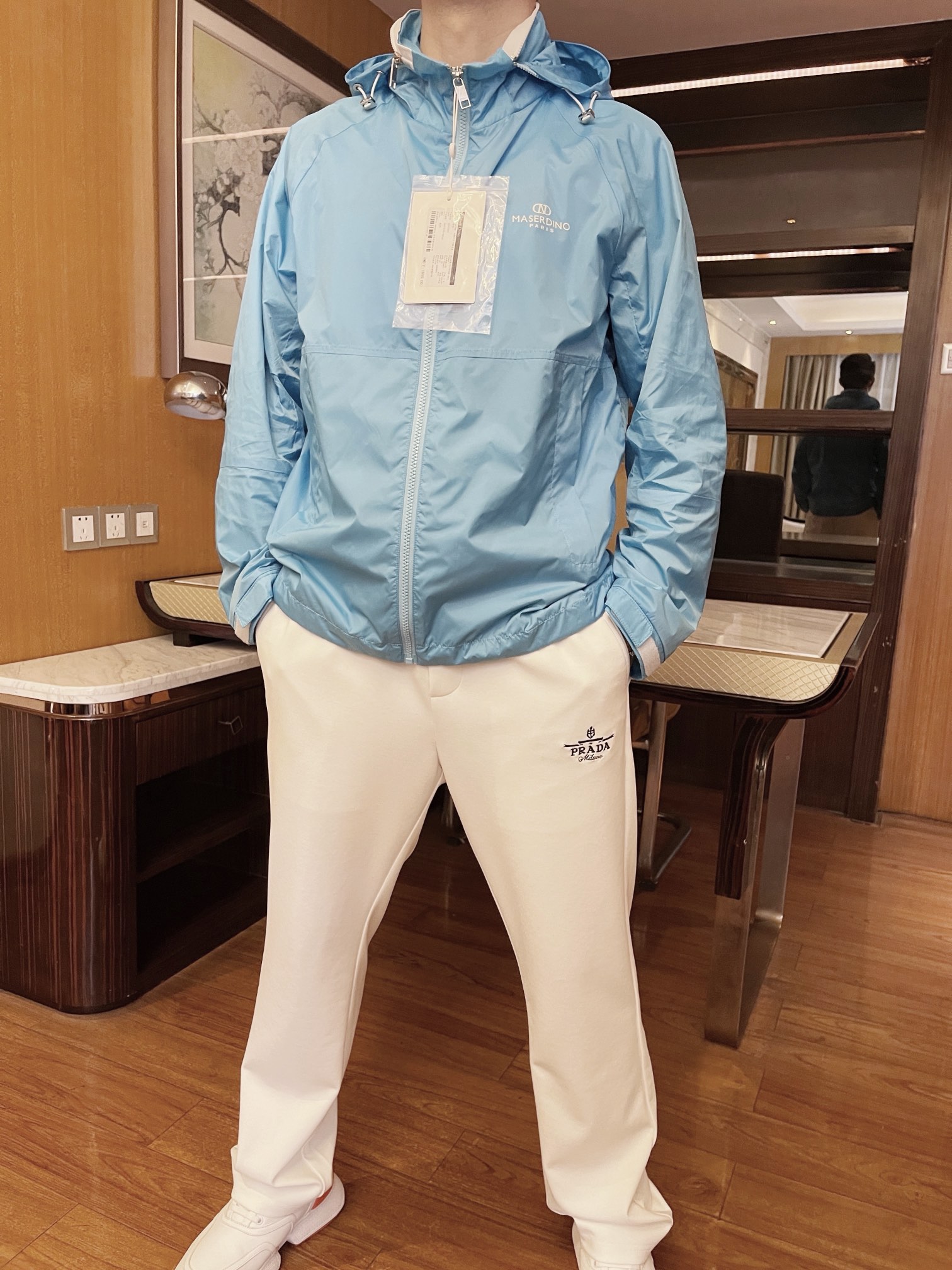 NO:119380,DINO Luxury Products - the latest hot hooded jackets in 2025 counters are shipped, and European and American counters are on sale at the same time!  Selected Italian imported polyester fabrics with the latest designs, exquisite brand hardware and latest designs to highlight taste, size 48-56 (model 173/130 wears 48, with Hong Kong Lane Crawford gift box packaging), Jackets & coats, hats, alexander wang19860909DINO奢品-2025专柜最新爆款连帽外套出货 欧美专柜同步发售！精选意大利进口聚酯纤维面料搭配最新的设计,精致的品牌五金和最新的设计彰显品味,尺码48-56（模特173/130穿48,配香港连卡佛礼盒包装）,,jackets & coats,hats,alexander wang,Men's clothing