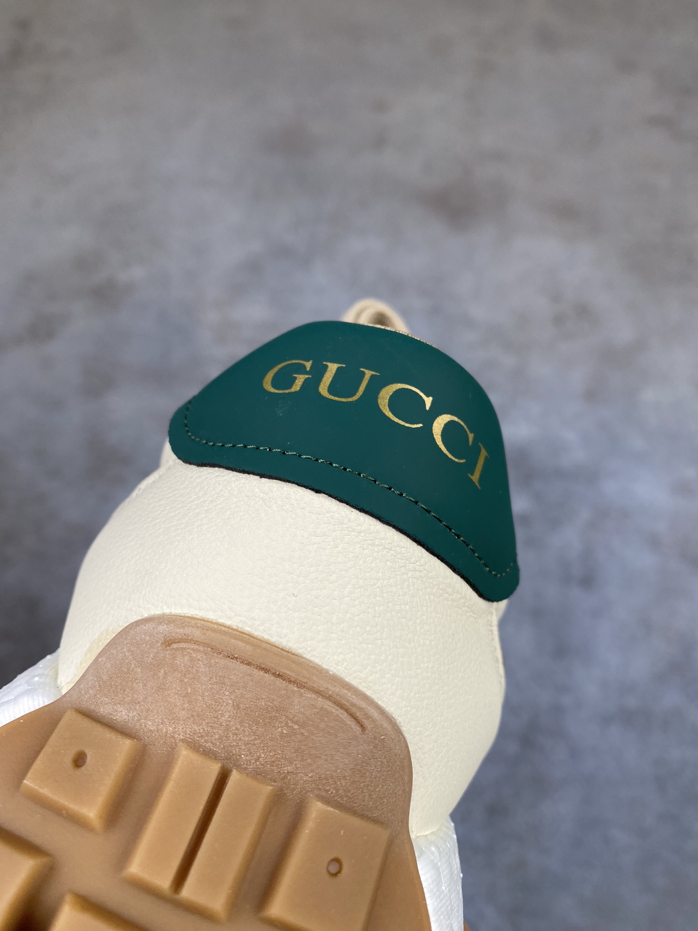 
  新款上新 Gucci古驰最新Ace系列 圆头平底 小白鞋 情侣款 休闲 运动鞋
原版购入开发 做货