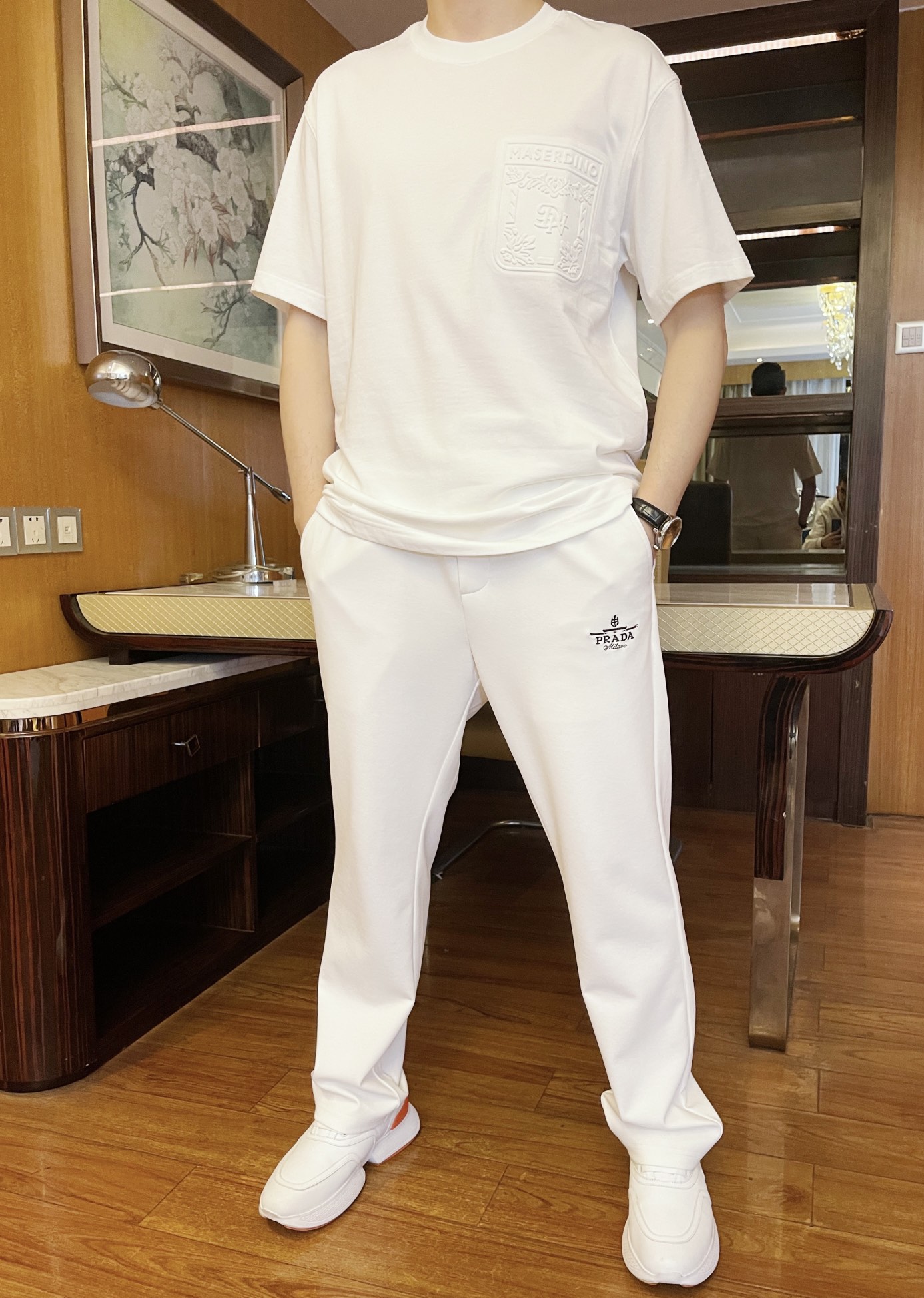 NO:119373,DINO luxury products-2025 counter latest hot T-shirt shipment, hot-selling items in European and American counters!  Selected Italian imported fine cotton fabrics with fashionable designs, exquisite brand logo on the chest to show the charm You are definitely worthy of having. Number 48-56 (model 173/130 wears 48, with Hong Kong Lane Crawford gift box packaging), tees, t-shirt, alexander wang19860909DINO奢品-2025专柜最新爆款T恤出货 欧美专柜热销单品！精选意大利进口精棉面料搭配时尚的设计,胸前精致的品牌标志彰显韵味 您绝对值得拥有.码数48-56（模特173/130穿48,配香港连卡佛礼盒包装）,,tees，t-shirt,alexander wang,Men's clothing