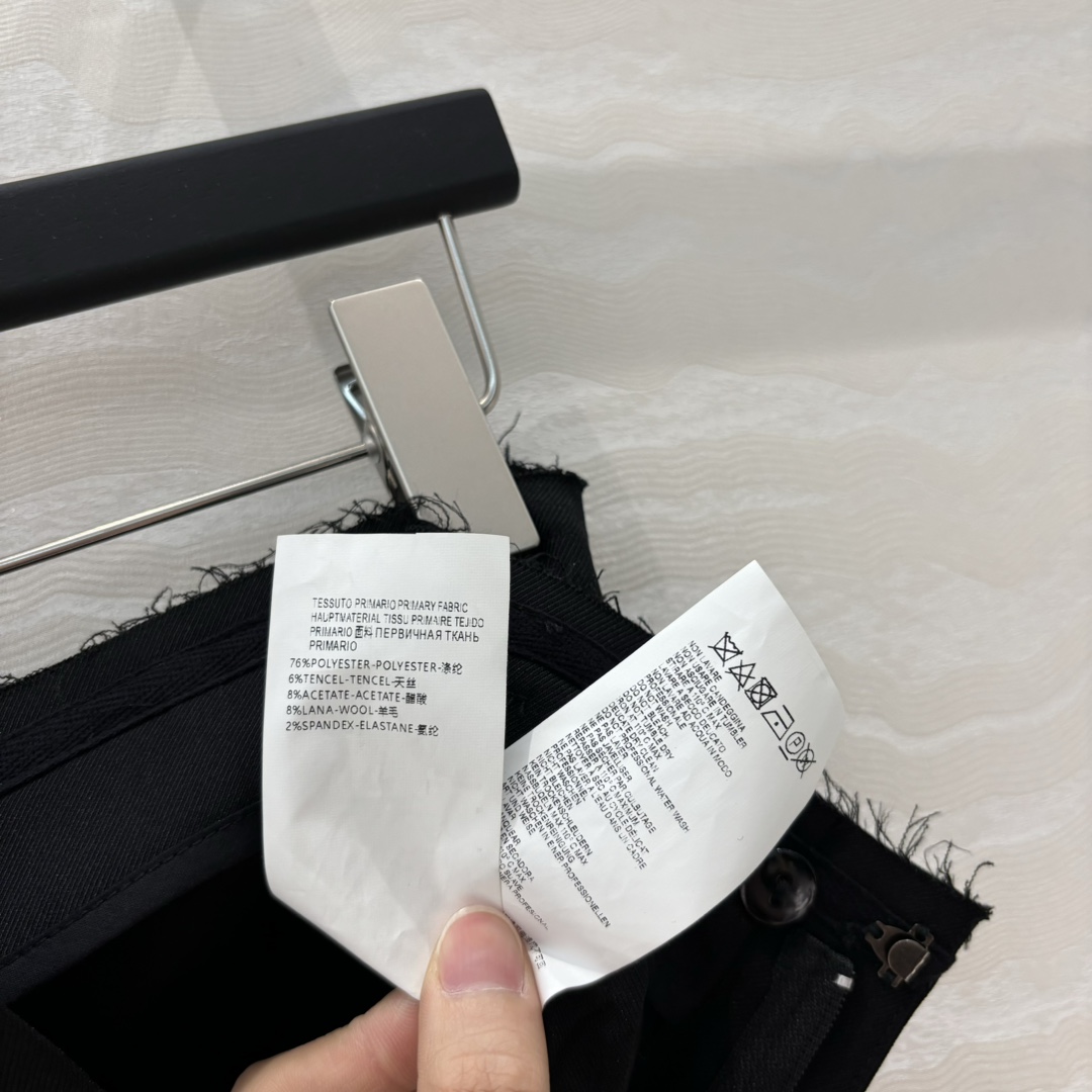 独家首发♥️原单品质，马吉MM潇洒帅气的高级小西裤！手工毛边腰设计立裁中高腰直筒西装裤！自由随性骑士风直