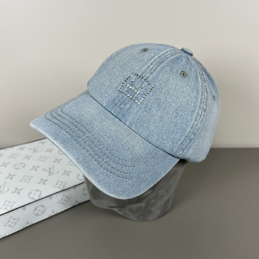 NO:221210,Acne Studios Smiley Baseball Caps for Men and Women!  !  Its material is a special custom material, made of dense cotton and then washed twice to achieve breathability!  The design is simple and elegant, with a smiley brand logo, customer-supplied material, soft, can be folded casually in the bag, super super convenient. It is not too picky to match, the same style as men and women, and it looks very good when worn~ boys are handsome, and girls sincerely recommend it to everyone! The six-piece baseball cap style is very classic and supports!  The inside is covered with edges, the style is very good, and it doesn’t pick on the face~~ It’s simply a savior without makeup!  The shape is very good. I immediately turn into a smaller head when I wear it on. No matter what clothes I wear, I can go out easily without washing my hair!  Hat fisherman hat baseball hat knit hat, hat, acne studios, dior, espadrilles, hats19860909Acne Studios 笑脸棒球帽 男女同款 ！！ 它的料子是特殊定制料,选用密实的棉制成经过两次水洗工艺,才能到达透气性！ 设计简约大方,笑脸品牌徽标,客供材质～软软的,可以随性的折叠放在包包里,超级超级方便的.搭配也不会太挑,男女同款～戴起来都很好看～男生帅气,女生减龄诚意推荐给大家! 六片棒球帽版型很经典,有支撑性！内里全部包边,版型很是不错,不挑脸型～～简直是素颜救星！型很是不错,大头戴上立马变小头,无论什么衣服都很好搭,没洗头随便一带就爽快出门了！帽子渔夫帽棒球帽针织帽,帽子,acne studios,dior,espadrilles,hats,hat