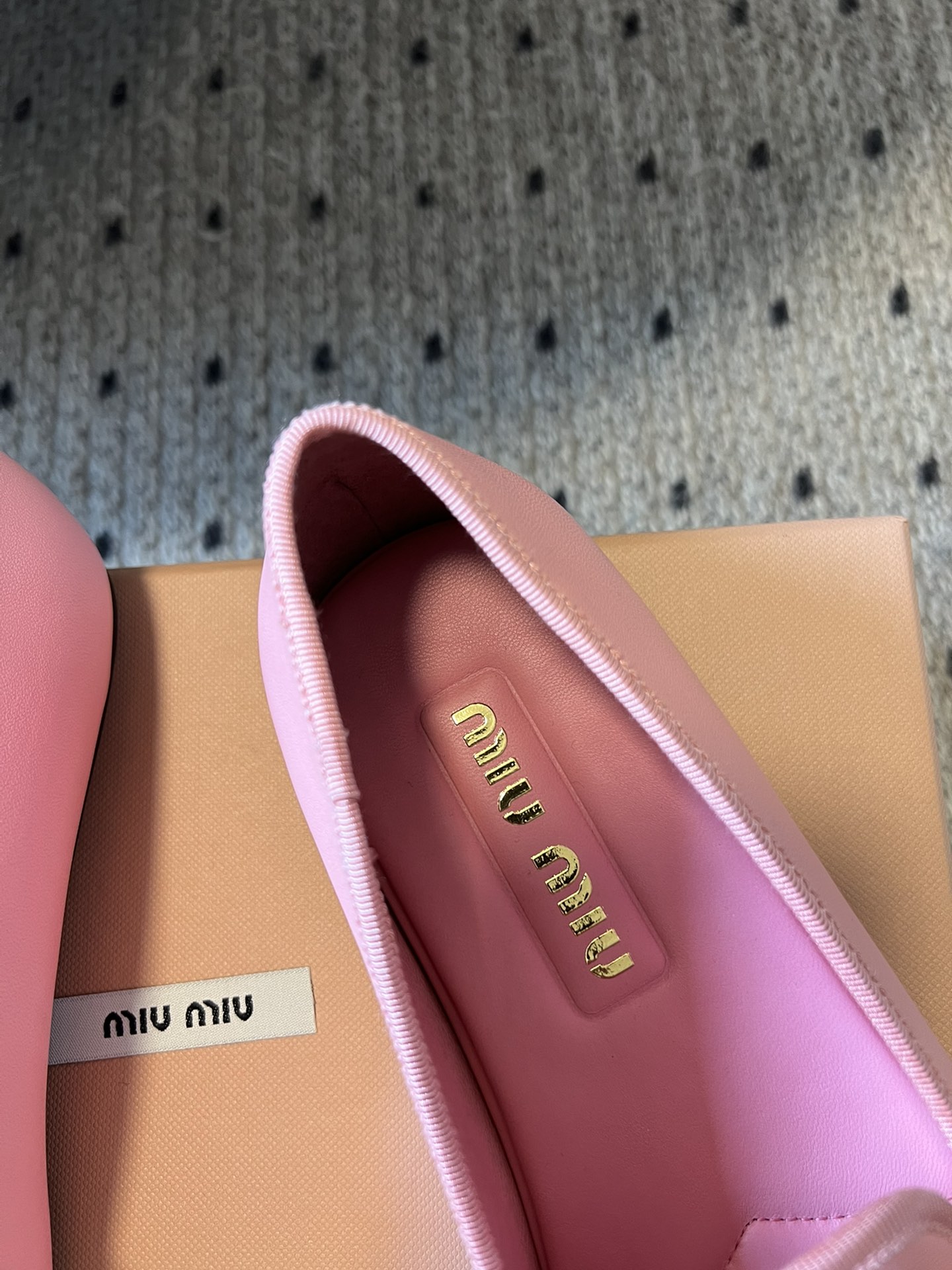 
Miu Mi* Holiday 系列 新款平底包头半拖/单鞋 乐福鞋
 
少女Miu真的不是吹嘘的！蝴