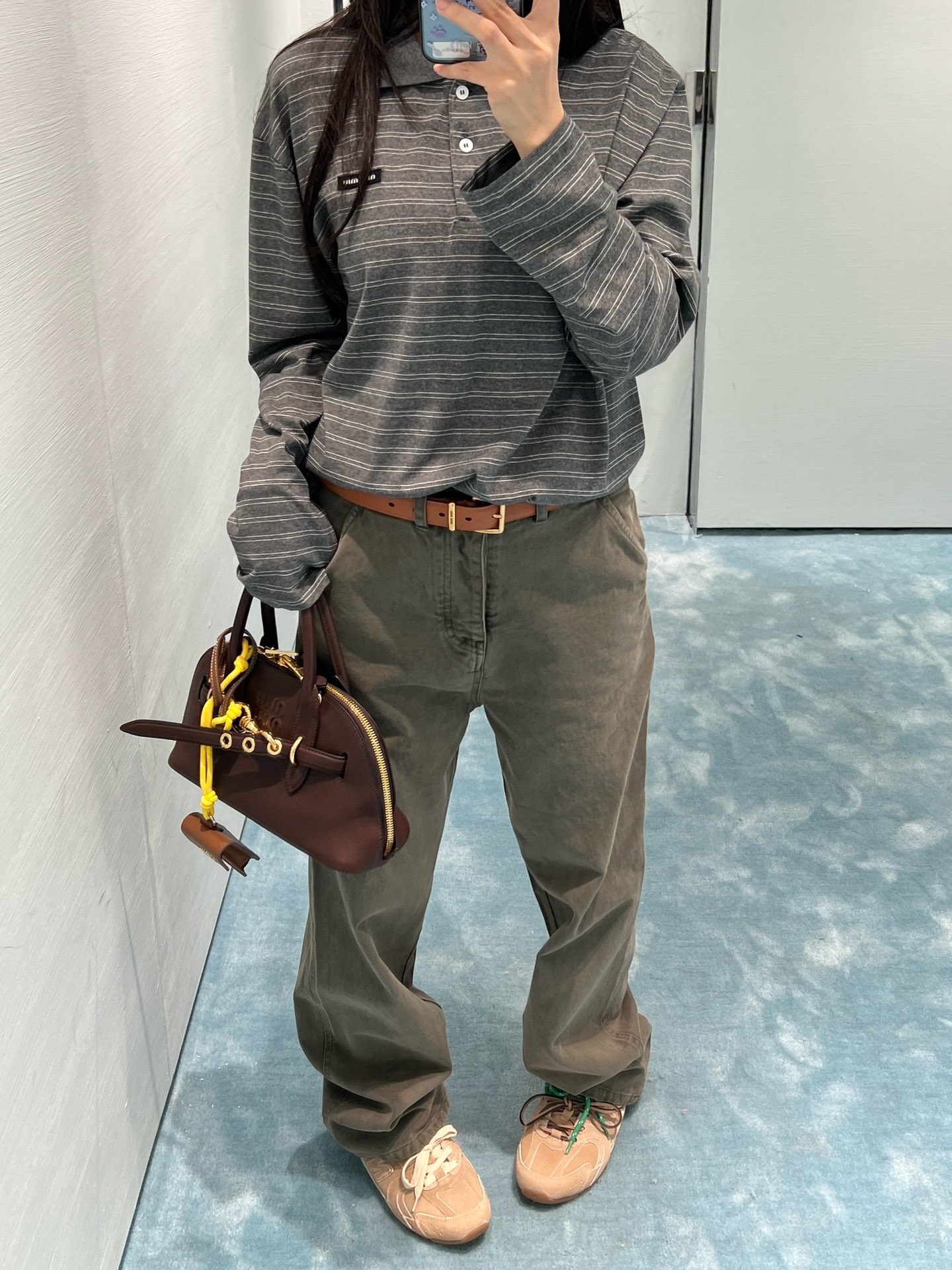 NO:308227,Batch (trousers) Customized YB imported washing denim texture three-dimensional texture Lapel jacket Nostalgic and fashionable Clothes hem are decorated with three-piece metal logo Retro military green Temperament age-reducing college style versatile and not picky with people Match series trousers Straight wide-leg style Modify long legs Back pocket brand logo embellishment echoes jacket Complete set of upper body retro style Customized surface accessories Accurate version SML, Jackets & coats,alexander wang19860909批（长裤） 定制YB进口水洗牛仔 质感立体质感 翻领外套 怀旧时髦 衣摆饰以金属三件标装饰 复古军绿 气质减龄学院风百搭不挑人 搭配系列长裤 直筒阔腿版型 修饰大长腿 后口袋品牌识标点缀呼应外套 成套上身复古风格拉满 定制面辅料 认准版本 SML,,jackets & coats,alexander wang,Women's clothing