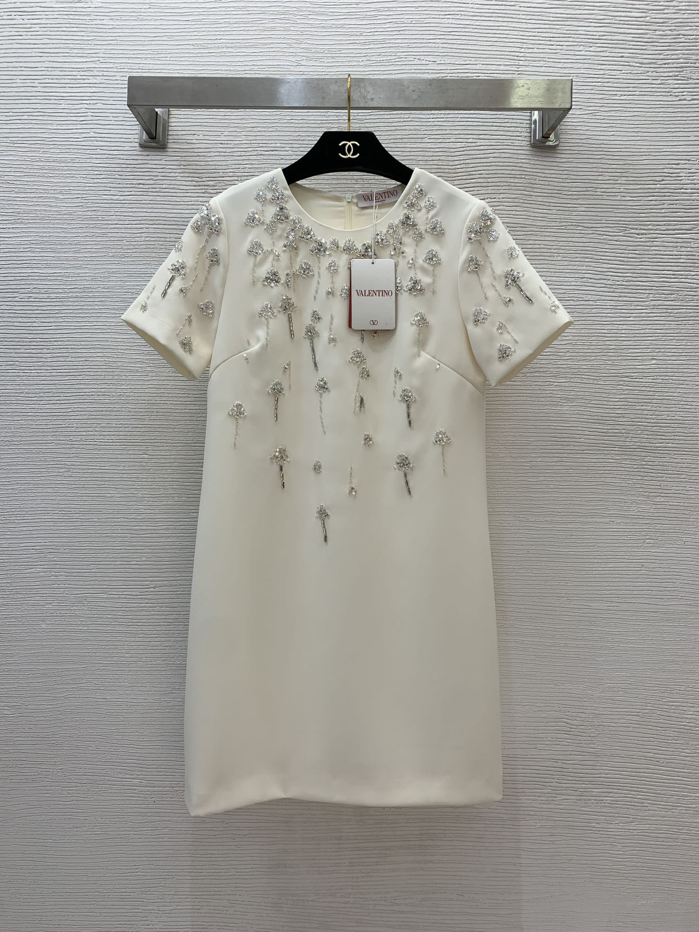 NO:308206,Model number G21864 VALENTI*O Warren Home New High-end Customized Heavy Industry Sequin Beaded Decoration H-version Fashion versatile round short-sleeved dress!  off-white, black, (Size S bust 90, sleeve length 20, skirt length 88), valentino, valentino, skirt skirt length 88), T-shirt, alexander wang19860909款号G21864 VALENTI*O华伦家新款高端定制 重工亮片钉珠装饰H版时尚百搭圆短袖连衣裙！米白色、黑色、（S码胸围90,袖长20,裙长88）,,valentino,valentino,skirts,T-shirt,alexander wang,Women's clothing