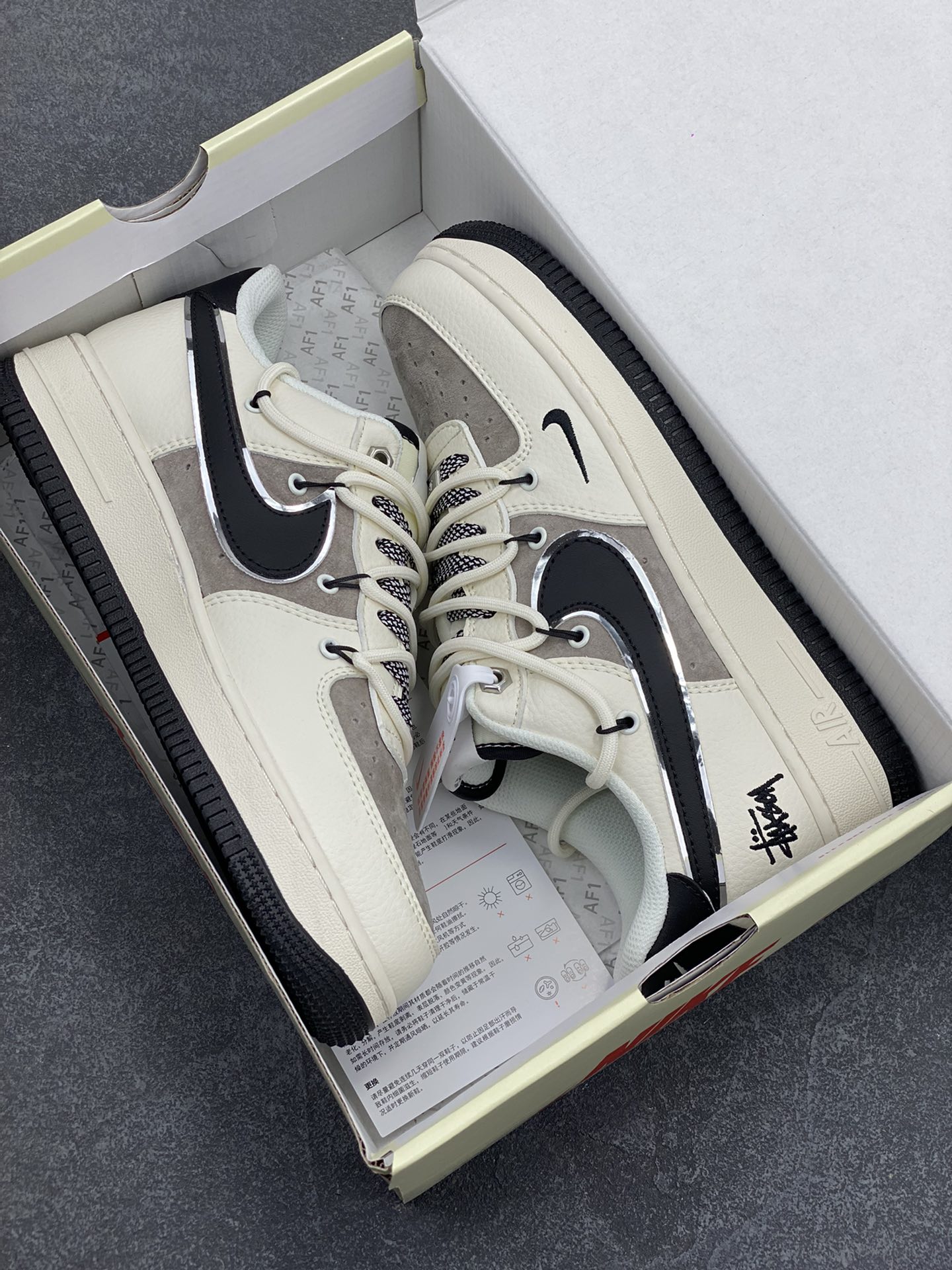 图片[9]-NIke Air Force 1 \’07 Low “斯图西联名——米黑抽绳”空军一号 低帮 运动鞋 休闲鞋 折边针车 工艺难度大 原楦头原纸板 原装鞋盒 定制五金配件 内置全掌气垫 原厂鞋底 货号：SJ1198-109 尺码：36 36.5 37.5 38 38.5 39 40 40.5 41 42 42.5 43 44 44.5 45-选品中心