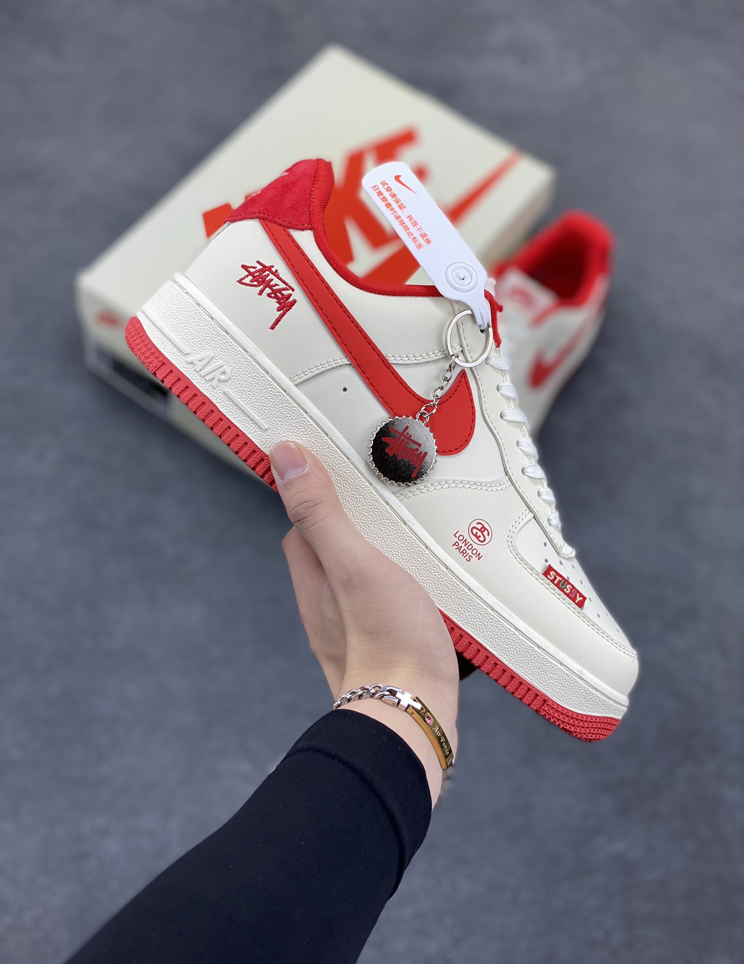 NIke Air Force 1 \’07 Low “斯图西联名——米白深橙”空军一号 低帮 运动鞋 休闲鞋 折边针车 工艺难度大 原楦头原纸板 原装鞋盒 定制五金配件 内置全掌气垫 原厂鞋底 货号:DF0188-031 尺码:36 36.5 37.5 38 38.5 39 40 40.5 41 42 42.5 43 44 44.5 45-选品中心