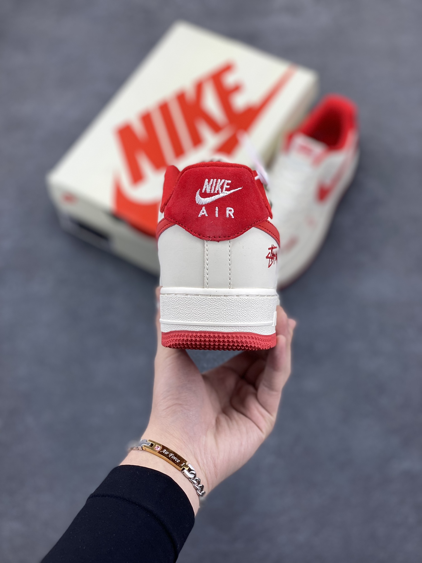 图片[4]-NIke Air Force 1 \’07 Low “斯图西联名——米白深橙”空军一号 低帮 运动鞋 休闲鞋 折边针车 工艺难度大 原楦头原纸板 原装鞋盒 定制五金配件 内置全掌气垫 原厂鞋底 货号：DF0188-031 尺码：36 36.5 37.5 38 38.5 39 40 40.5 41 42 42.5 43 44 44.5 45-选品中心