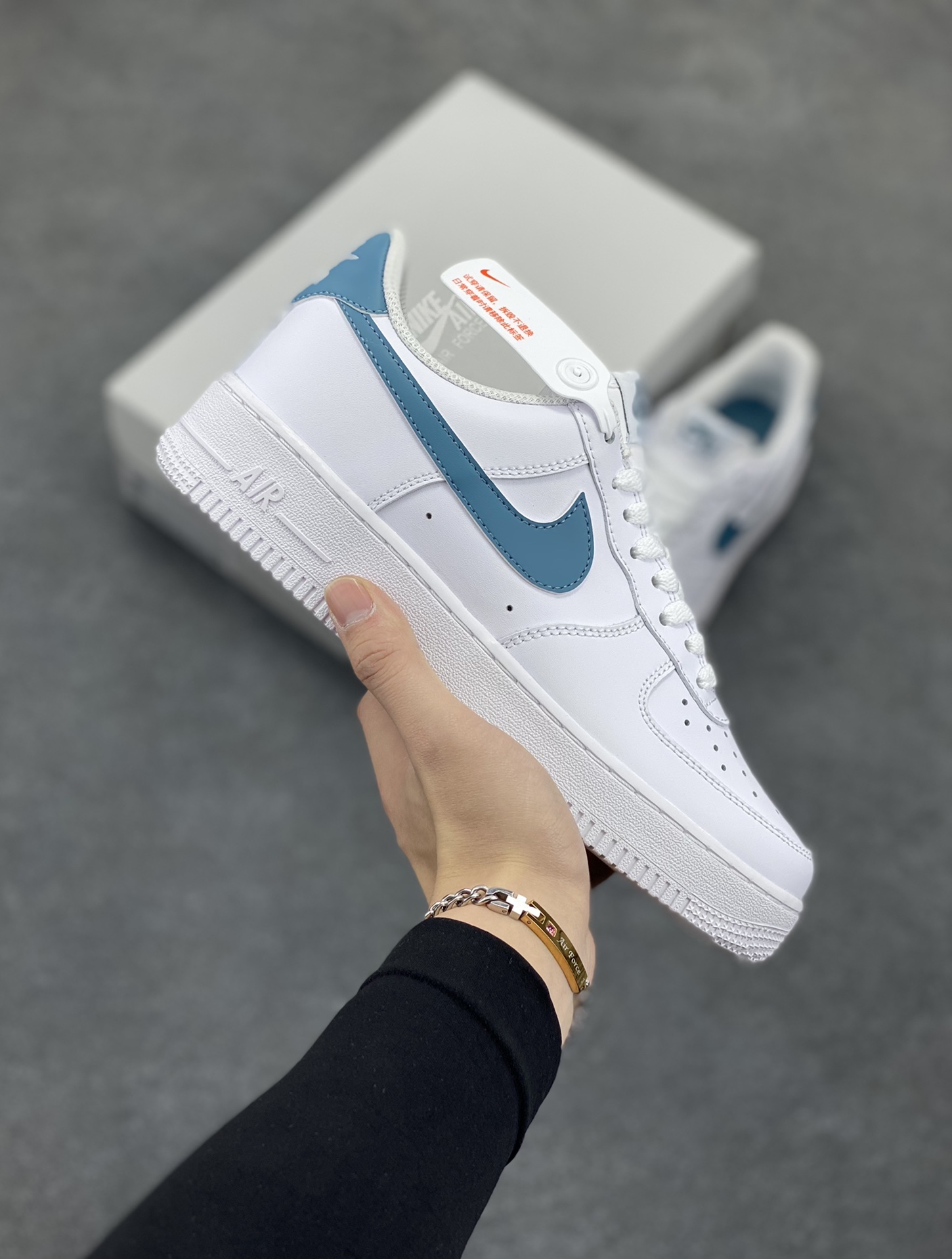 Nike Air Force 1‘07 Low 白烟灰蓝 空军一号低帮休闲板鞋 原楦头原纸板 打造纯正空军版型#专注外贸渠道 全掌内置蜂窝气垫 #原盒配件 原厂中底钢印、拉帮完美 货号:FJ4146-114 尺码:36 36.5 37.5 38 38.5 39 40 40.5 41 42 42.5 43 44 44.5 45-选品中心