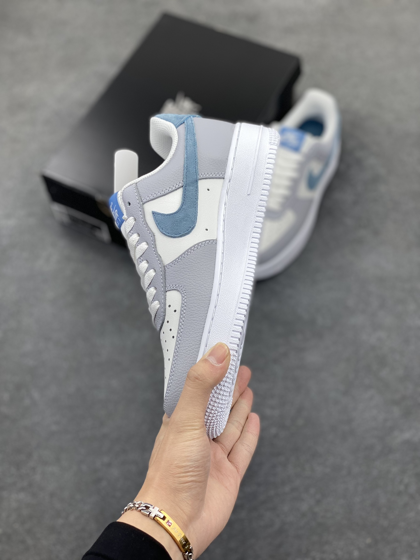 图片[3]-Nike Air Force 1 Low 灰蓝 原楦头原纸板 打造纯正空军版型 专注外贸渠道 全掌内置蜂窝气垫 原盒配件 原厂中底钢印、拉帮完美 货号：HV1795-141 尺码：36 36.5 37.5 38 38.5 39 40 40.5 41 42 42.5 43 44 44.5 45-选品中心