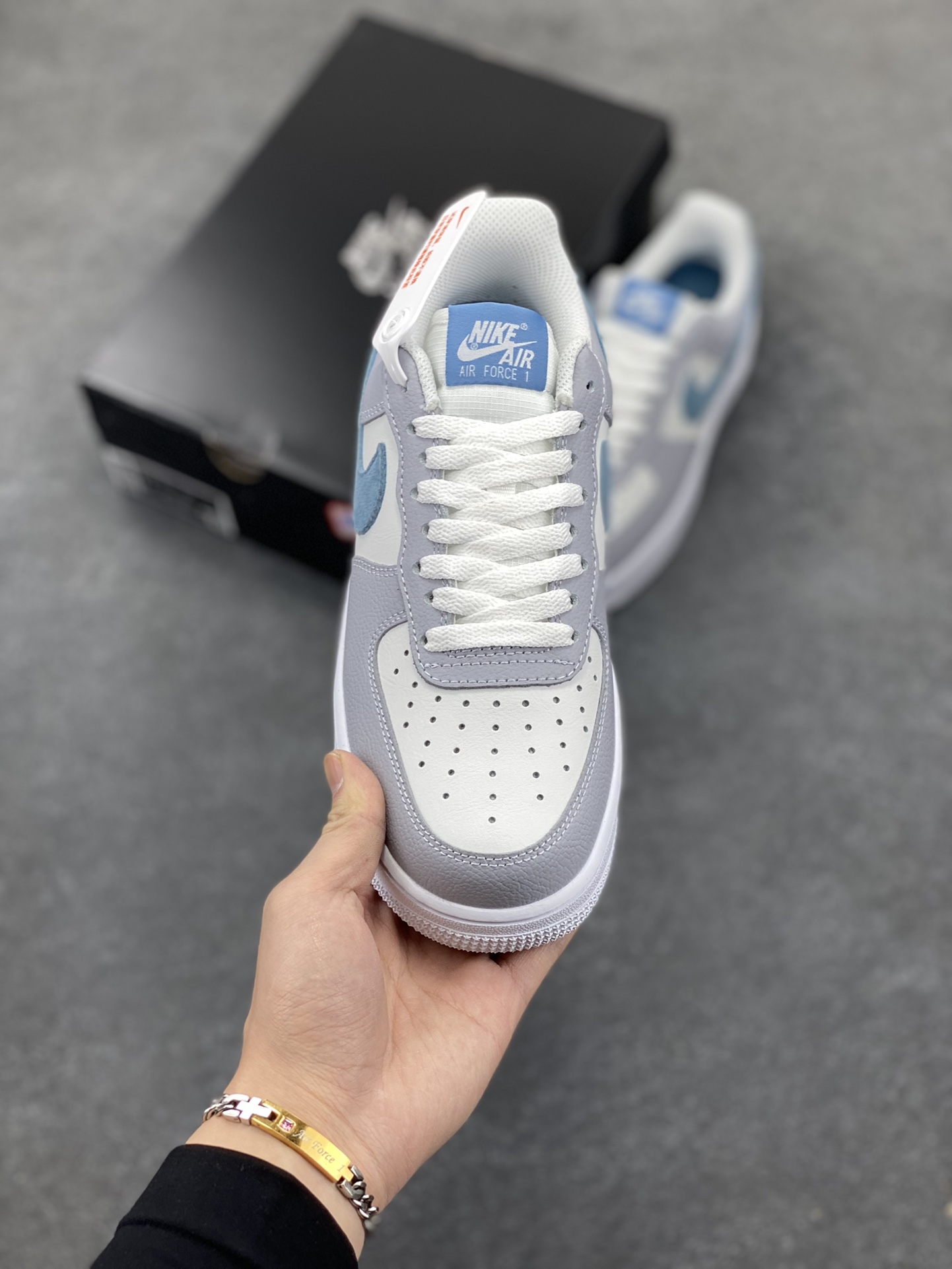 图片[2]-Nike Air Force 1 Low 灰蓝 原楦头原纸板 打造纯正空军版型 专注外贸渠道 全掌内置蜂窝气垫 原盒配件 原厂中底钢印、拉帮完美 货号：HV1795-141 尺码：36 36.5 37.5 38 38.5 39 40 40.5 41 42 42.5 43 44 44.5 45-选品中心