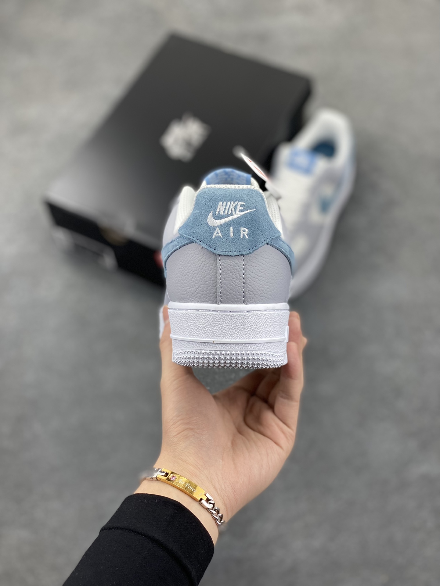 图片[4]-Nike Air Force 1 Low 灰蓝 原楦头原纸板 打造纯正空军版型 专注外贸渠道 全掌内置蜂窝气垫 原盒配件 原厂中底钢印、拉帮完美 货号：HV1795-141 尺码：36 36.5 37.5 38 38.5 39 40 40.5 41 42 42.5 43 44 44.5 45-选品中心
