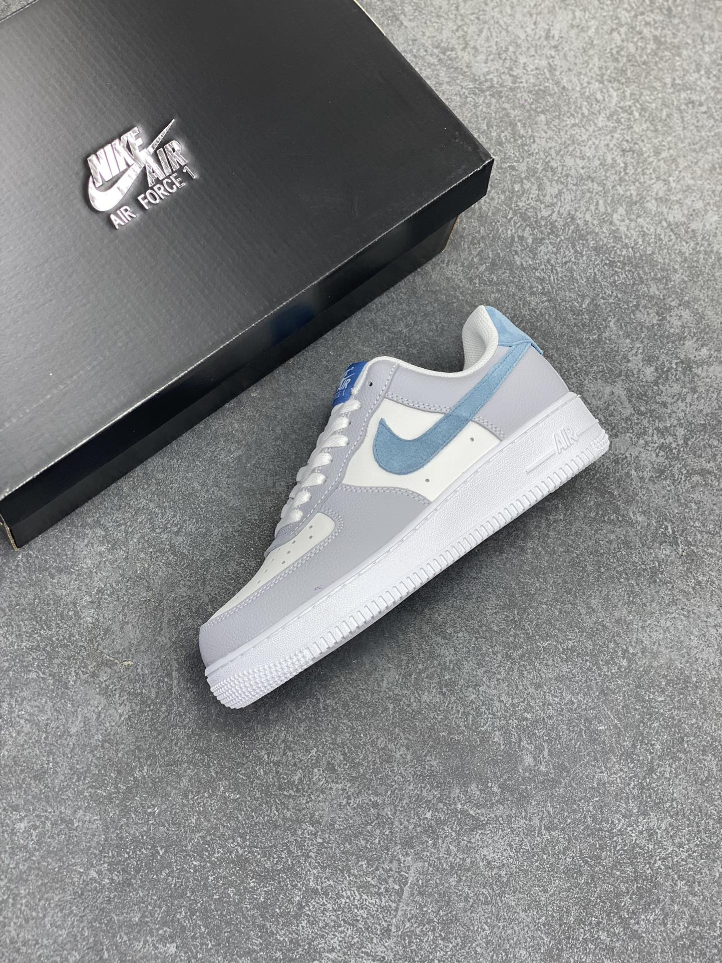 图片[7]-Nike Air Force 1 Low 灰蓝 原楦头原纸板 打造纯正空军版型 专注外贸渠道 全掌内置蜂窝气垫 原盒配件 原厂中底钢印、拉帮完美 货号：HV1795-141 尺码：36 36.5 37.5 38 38.5 39 40 40.5 41 42 42.5 43 44 44.5 45-选品中心