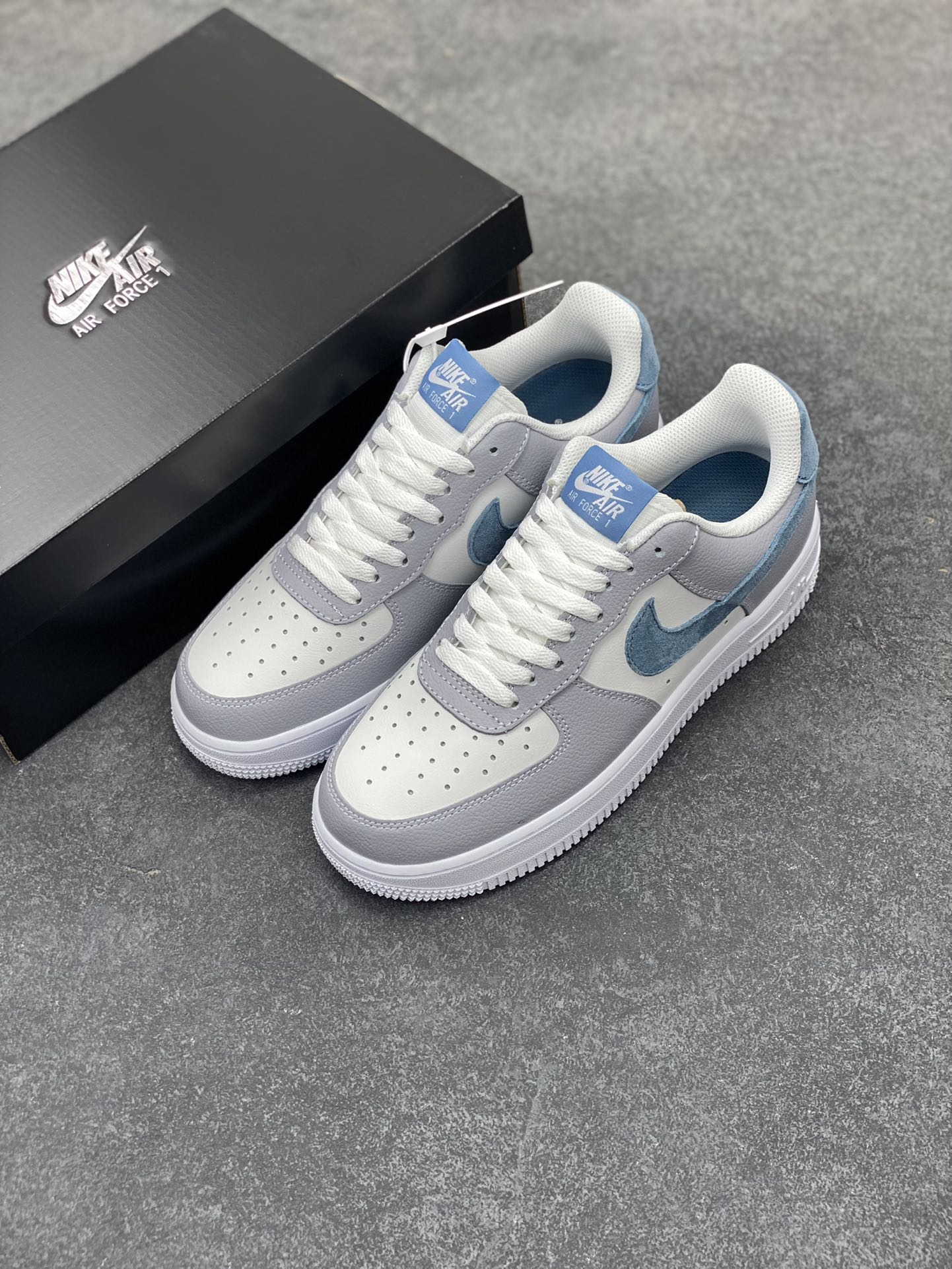 图片[8]-Nike Air Force 1 Low 灰蓝 原楦头原纸板 打造纯正空军版型 专注外贸渠道 全掌内置蜂窝气垫 原盒配件 原厂中底钢印、拉帮完美 货号：HV1795-141 尺码：36 36.5 37.5 38 38.5 39 40 40.5 41 42 42.5 43 44 44.5 45-选品中心
