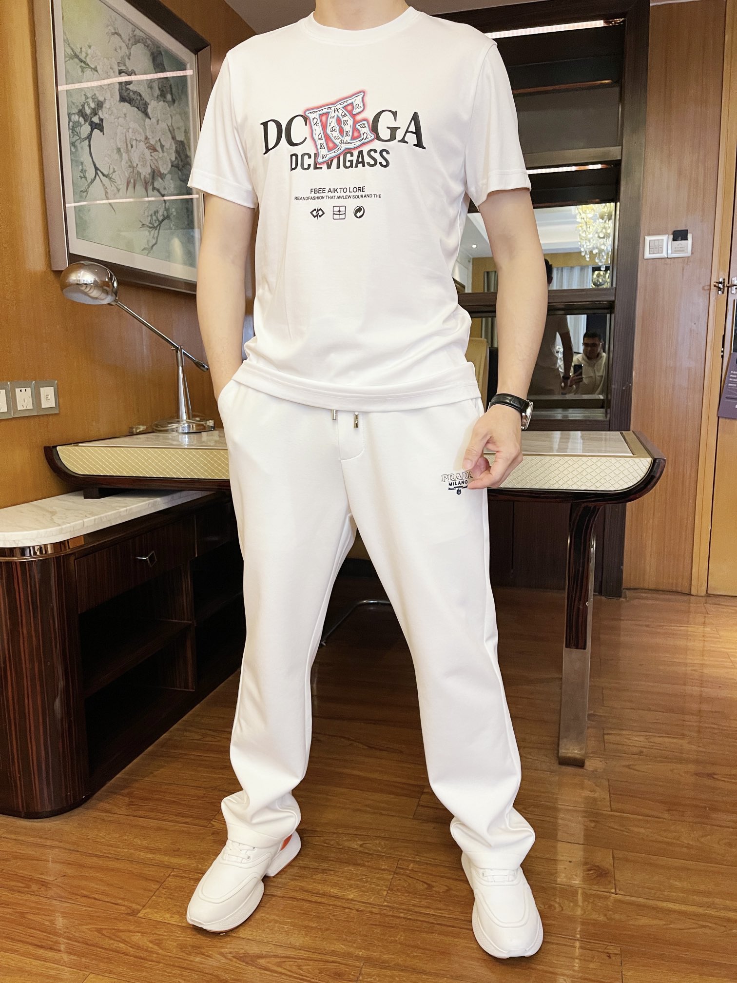 NO:119391,Prada-2025 counter latest hot casual pants are shipped, and European and American counters are on sale simultaneously!  Selected Italian imported fine cotton fabrics with straight-tube foot-closing design, exquisite logo under the front pocket and brand letter embroidery of the back pocket show fashion. You are definitely worthy of having it. Number of codes 48-56 (model 173/130 wears 48 with Hong Kong Lane Crawford gift box packaging), prada, alexander wang19860909普拉达-2025专柜最新爆款休闲裤出货 欧美专柜同步发售！精选意大利进口精棉面料搭配直筒收脚设计,前袋下的精致logo和后口袋品牌字母刺绣彰显时尚 您绝对值得拥有.码数48-56（模特173/130穿48配香港连卡佛礼盒包装）,,prada,alexander wang,Men's clothing