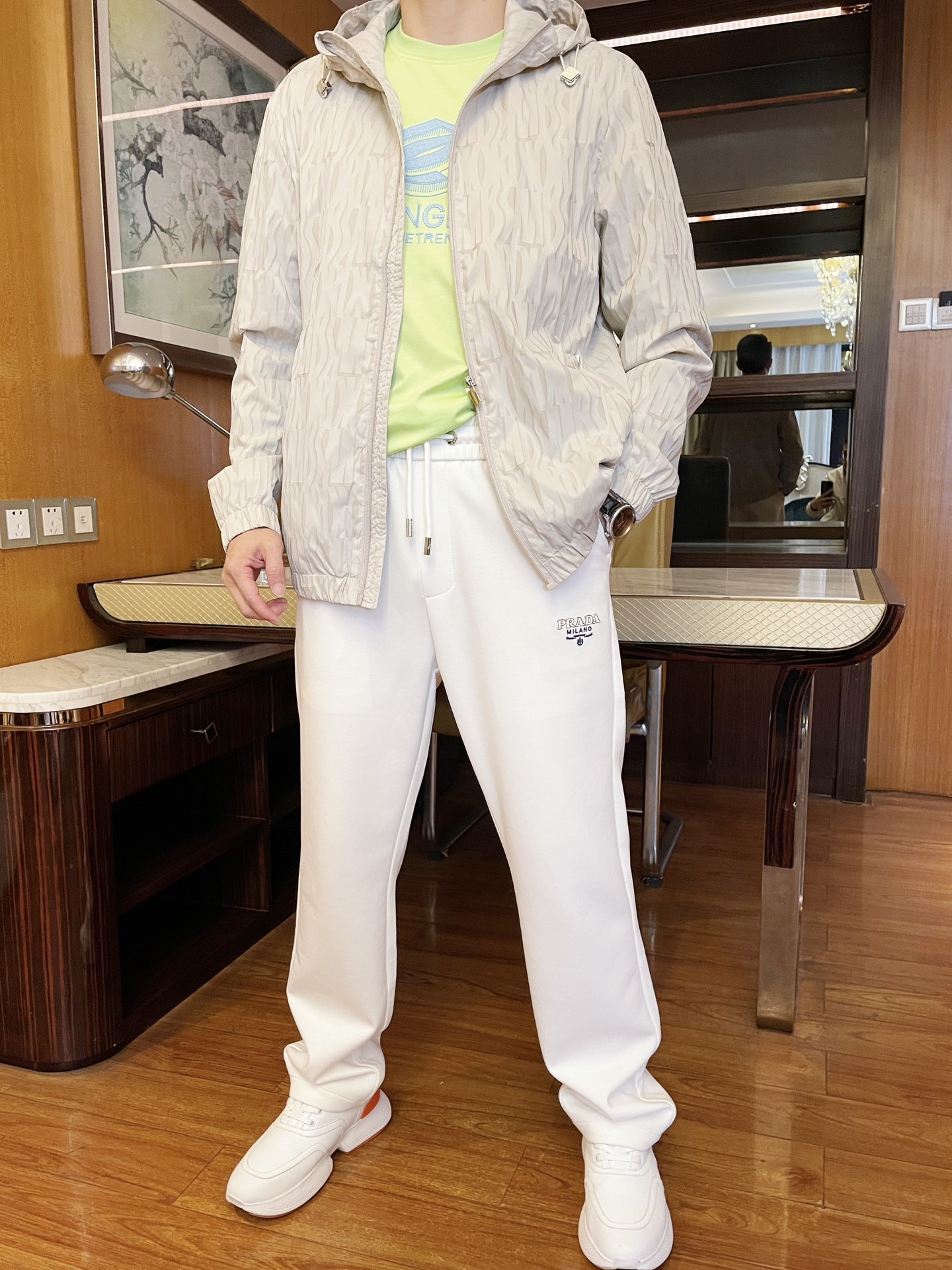 NO:119369,Dior-2025 counter latest hit hooded jackets are shipped, and European and American counters are on sale at the same time!  Selected Italian imported polyester fabrics with the latest design, the whole body dark patterns show the taste, size 48-56 (model 173/130 wears 48, with Hong Kong Lane Crawford gift box packaging), dior, jackets & coats, hats, alexander wang19860909迪奥-2025专柜最新爆款连帽外套出货 欧美专柜同步发售！精选意大利进口聚酯纤维面料搭配最新的设计,通体的暗纹彰显品味,尺码48-56（模特173/130穿48,配香港连卡佛礼盒包装）,,dior,jackets & coats,hats,alexander wang,Men's clothing