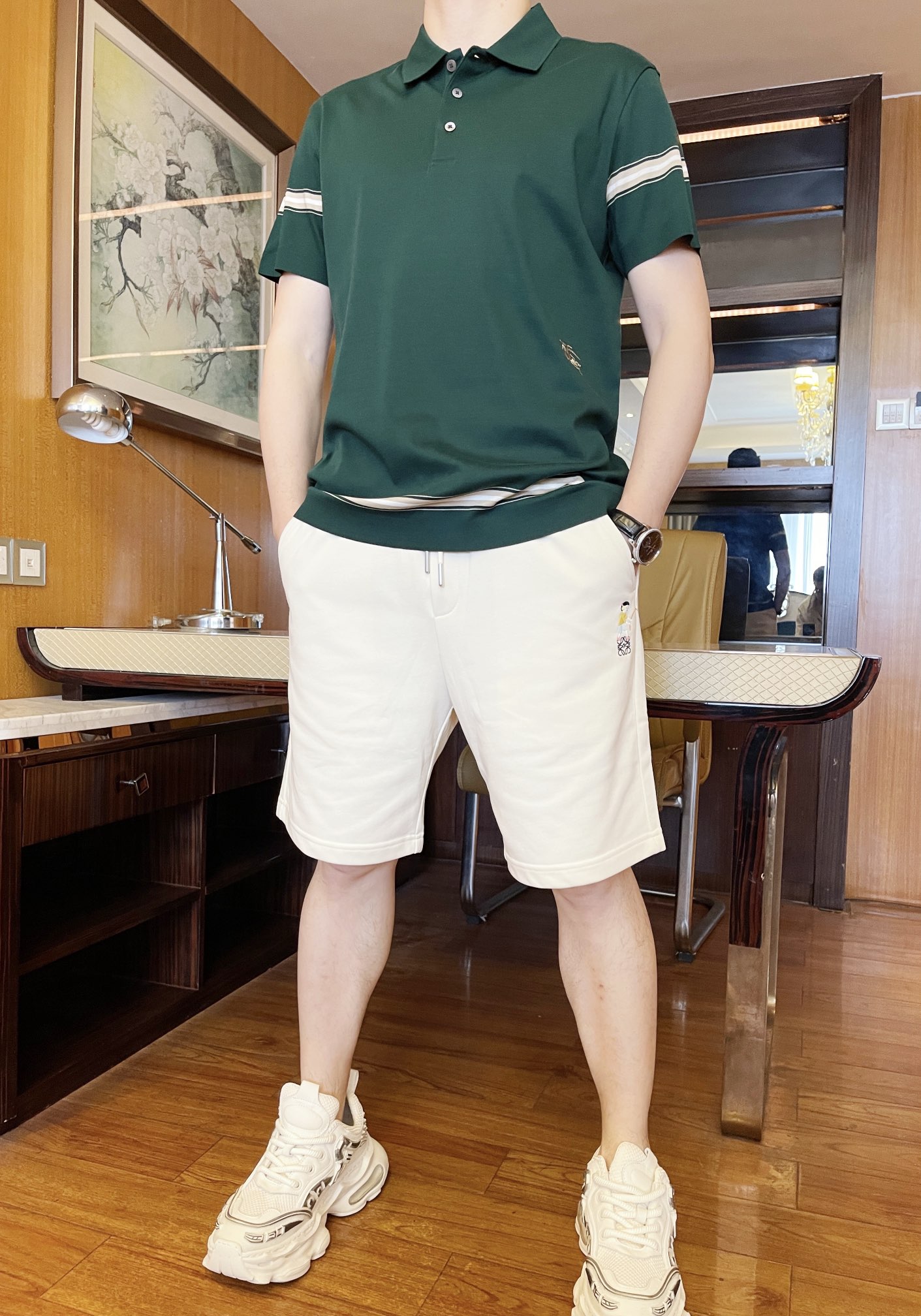 NO:119381,Bobery-2025 counter latest hot-selling Polo, European and American counters, hot-selling items!  Selected Italian fine cotton recycled fiber fabrics with simple and fashionable designs, exquisite Pegasus Knight embroidery at the waist and plaid embellishment on the cuffs to highlight the charm You must not miss it. Size 48-56 (model 173/130 wears 48, with Hong Kong Lane Crawford gift box packaging), alexander wang19860909博柏利-2025专柜最新爆款Polo出货 欧美专柜热销单品！精选意大利精棉再生纤维面料搭配简约时尚的设计,腰间的精致飞马骑士刺绣和袖口的格纹点缀彰显韵味 您绝对不容错过.尺码48-56（模特173/130穿48、配香港连卡佛礼盒包装）,,alexander wang,Men's clothing