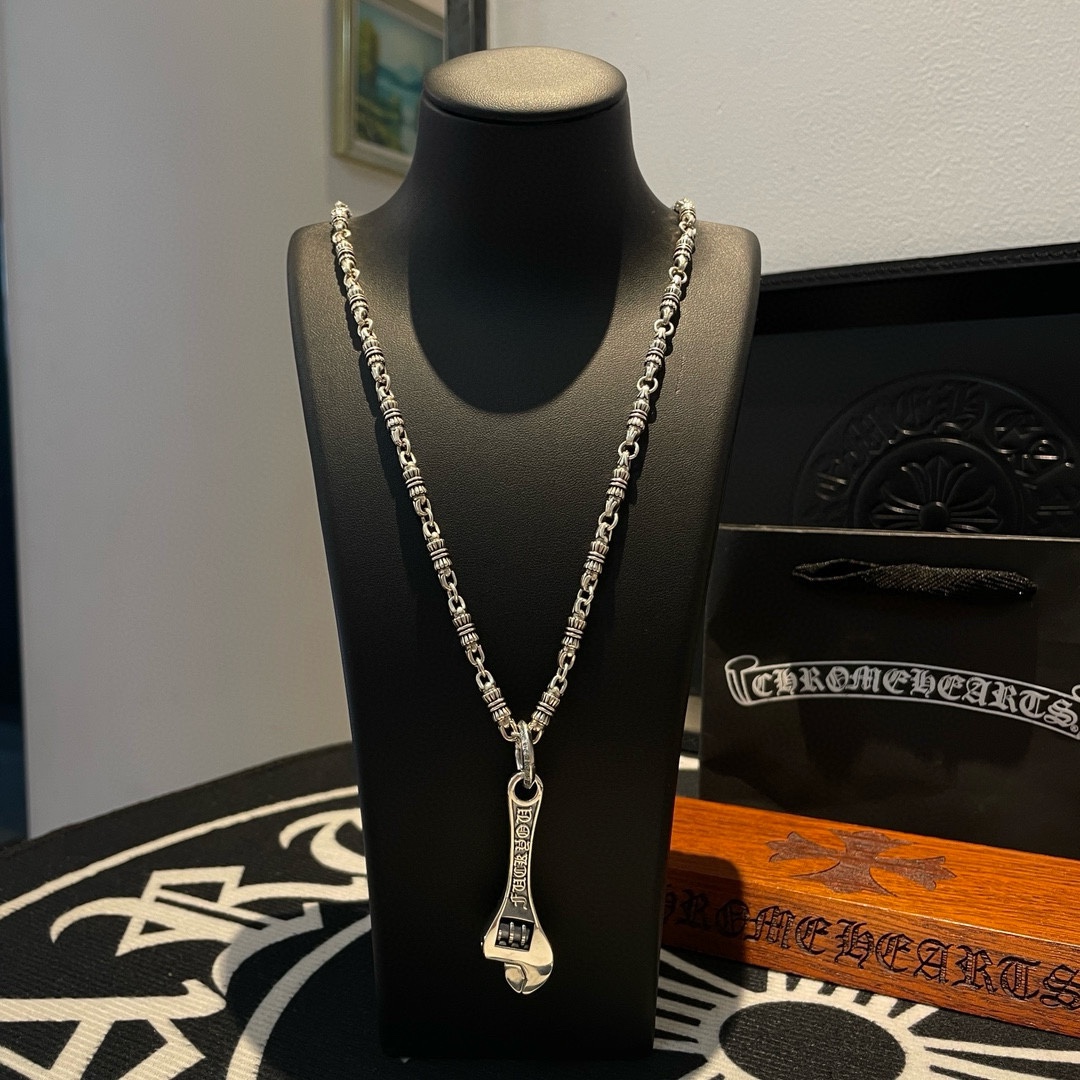 NO:105148,TikTok/Kuaishou/ins/Xiaohongshu/Live Hot, New [Counter Quality] Chrome Hearts Crowxin Necklace, Wrench Pendant, Concave and Convex and Convex Scout Flowers are Crowxin's ambitions, so they last forever. Genuine version of Chrome Hearts Crowxin, different market light version, benchmark quality, look at the details of the letter printing, retro old gray oxygen level. Seiko version!  !  !  Pure handmade ~ Authentic model opening must-have fashion and fashion, both men and women can wear it, same style for couples, original official website, rock punk style silver style, retro elements, trendy and versatile!  , jewelry boutique, chrome hearts, chrome hearts, necklace19860909批 抖音/快手/ins/小红书/直播热门 ,新款【专柜品质】Chrome Hearts克罗心项链 ,扳手吊坠,凹凸造型不同的花纹设计风格 呈现出与众不同 十字架 童军花是克罗心的志 所以更经久不衰 正品打版Chrome Hearts克罗心 区别市场普通轻版 对版对标品质 看字印细节 复古做旧灰氧程度.精工版本！！！ 纯手工打造 ～正品开模潮流时尚必备 男女均可佩戴 情侣同款 官网原版 摇滚朋克泰银风格 复古元素 潮流百搭！,饰品精品,chrome hearts,chrome hearts,necklace,Jewelry